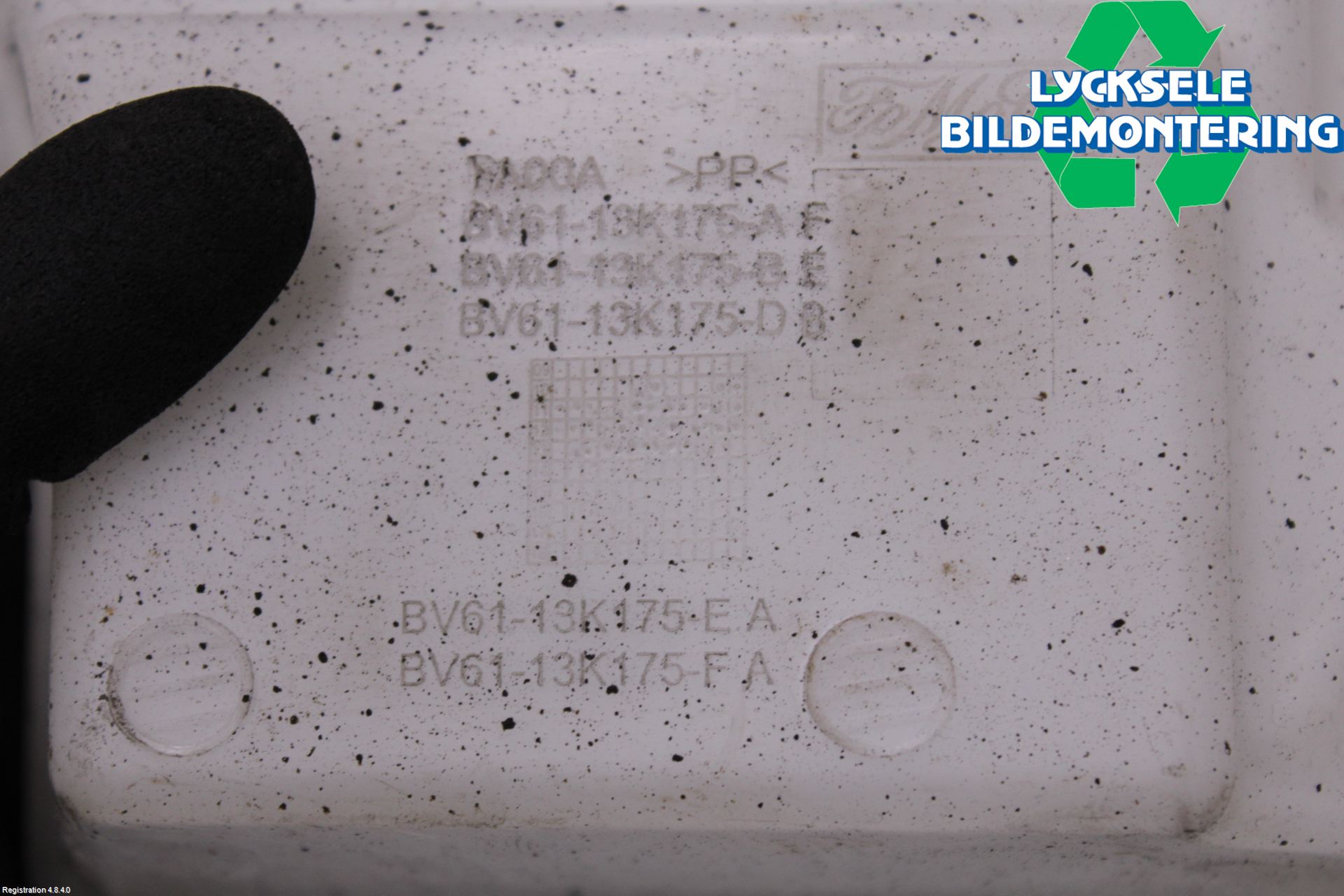 Ford FOCUS 11-14 Spolartank Vindruta-Strål