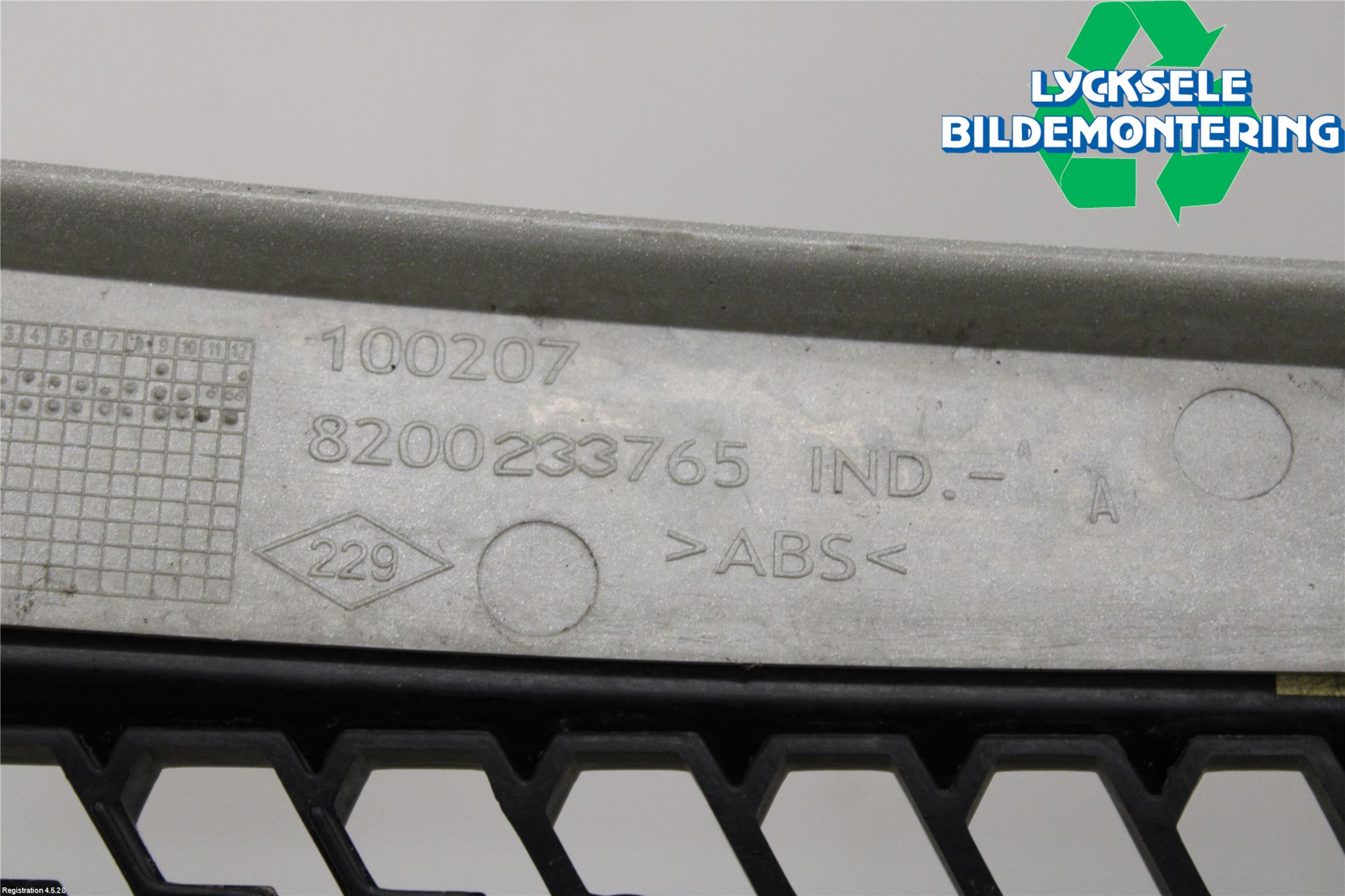 Renault MASTER III  04-10 Grill Komp