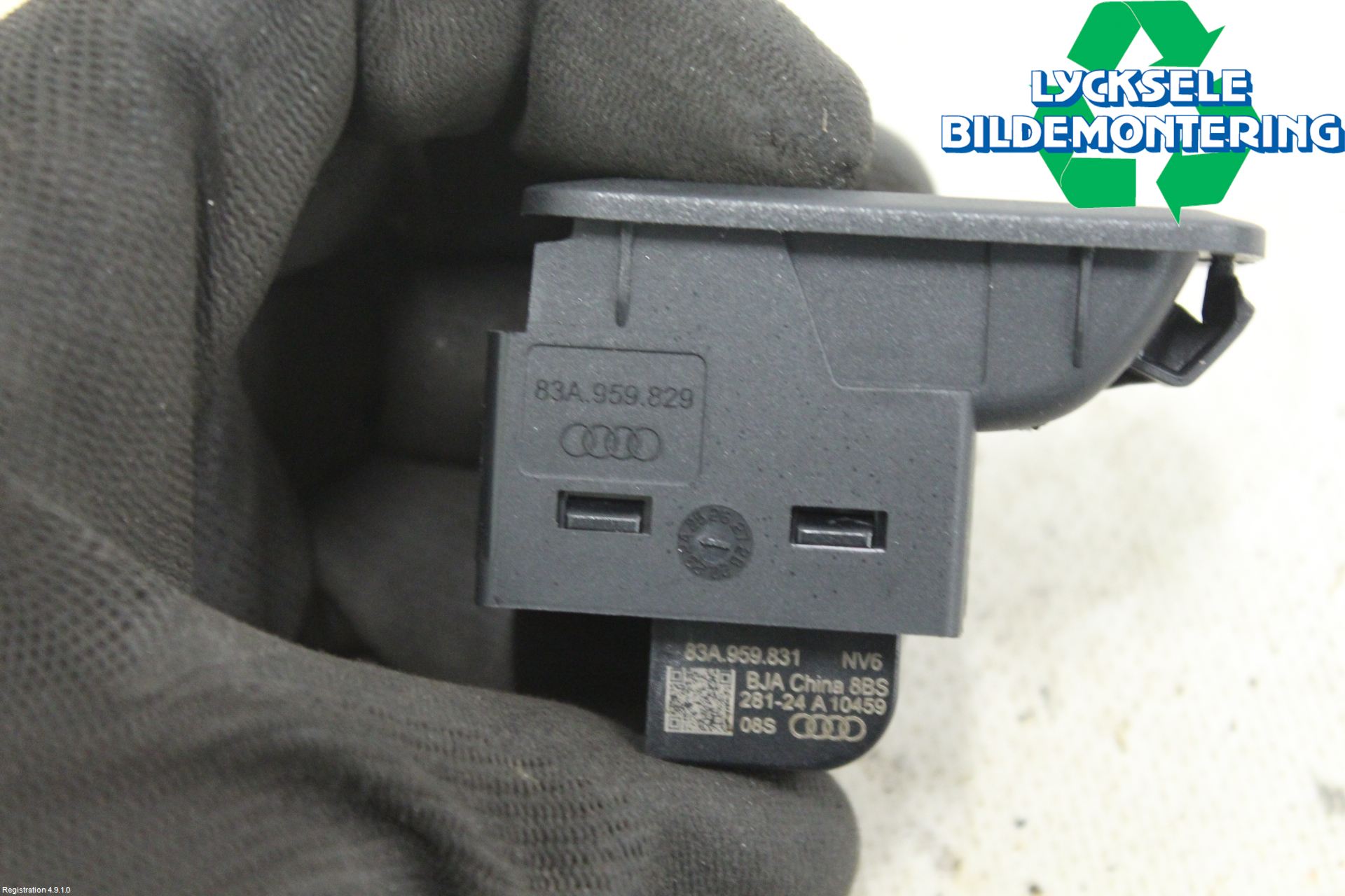 Audi Q3 F3 19- Strömställare Baklucka