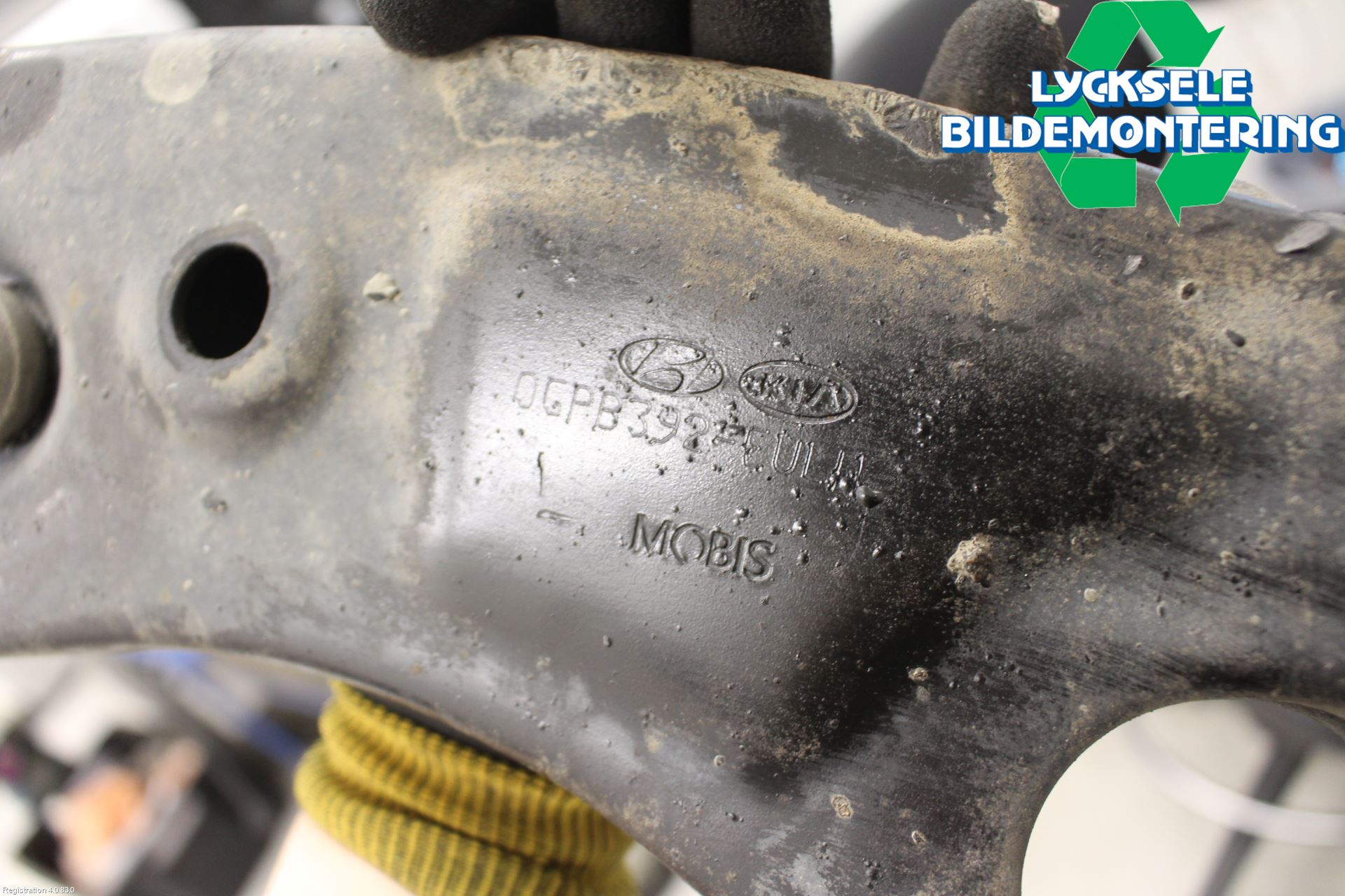 Kia SORENTO 15-20 Bärarm Fram Undre Vä