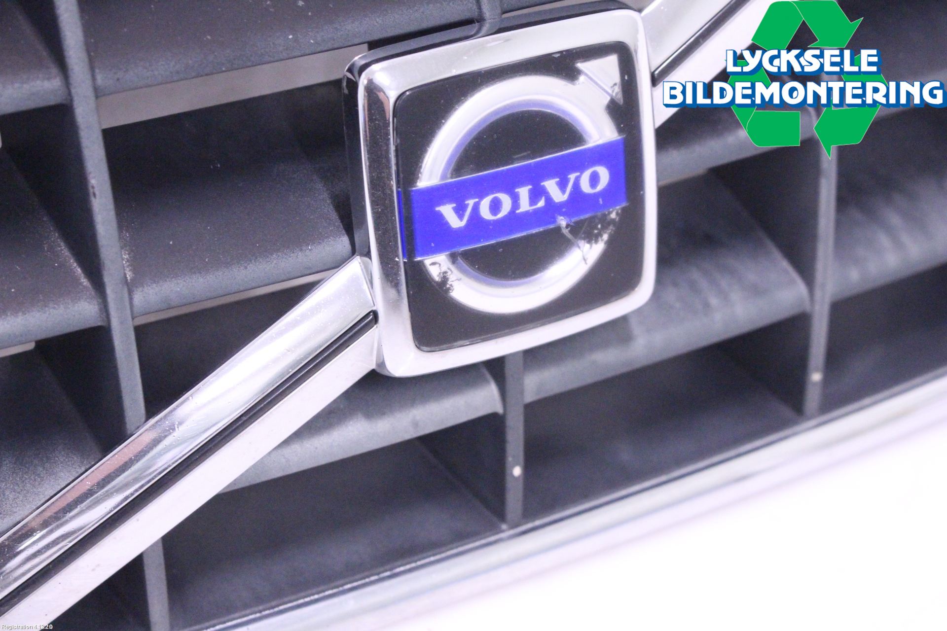 Volvo XC70 01-04 Grill Komp