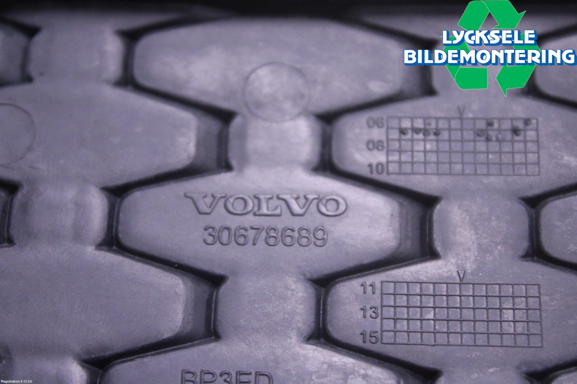 Volvo XC70 08-13 Dimljussarg Fram