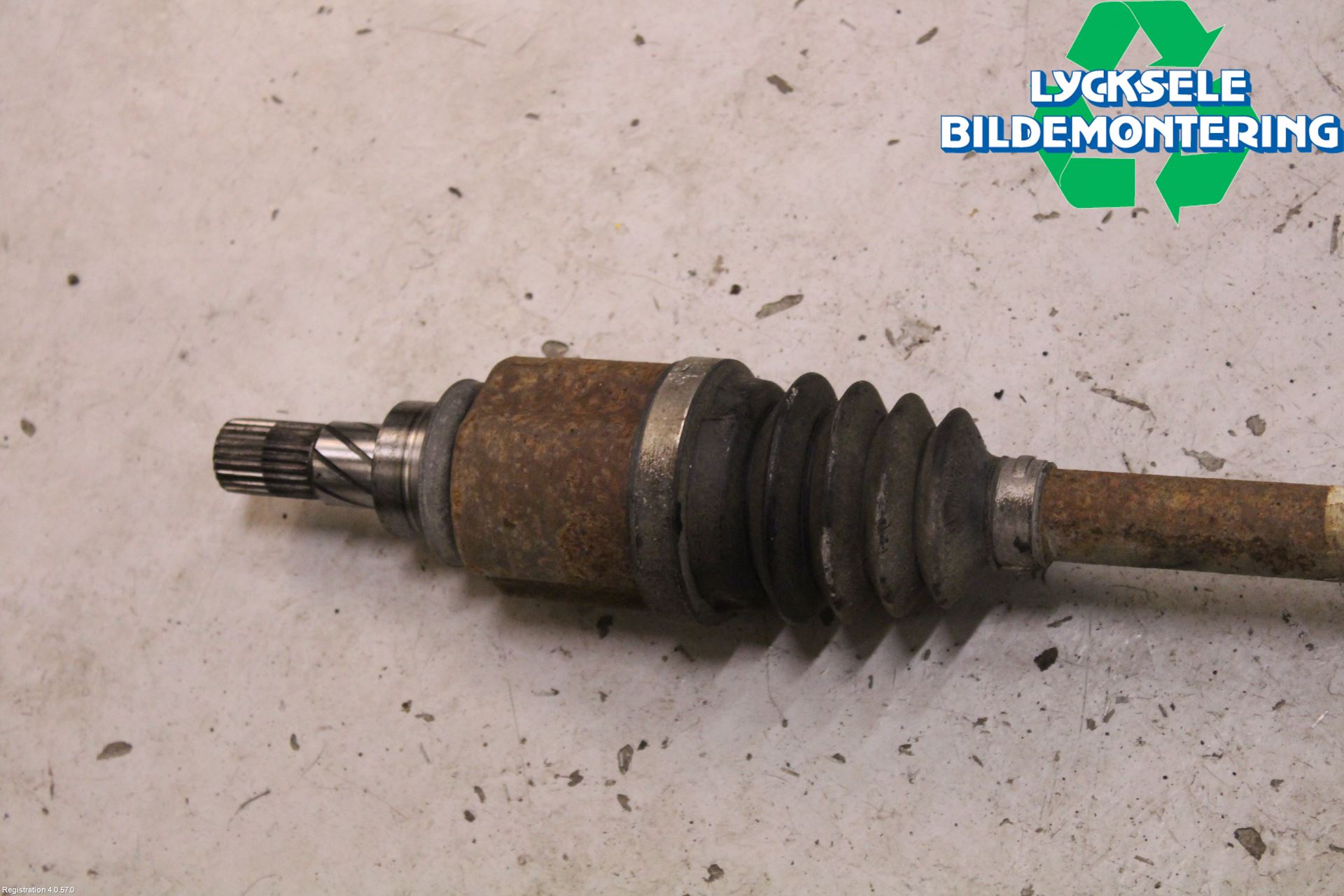 Dacia DUSTER 10-17 Drivaxel Bak Höger
