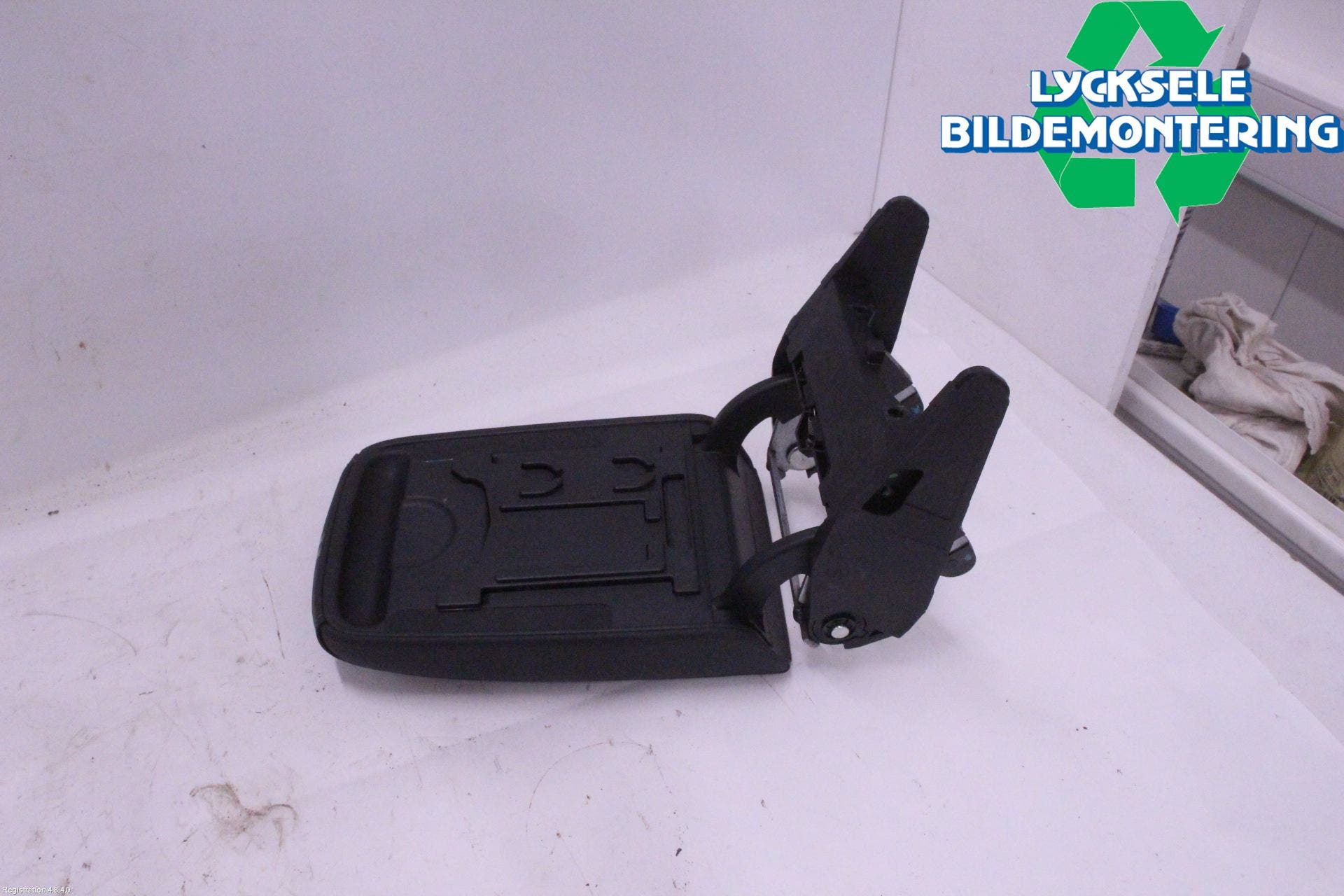 Alfa VW TIGUAN 24- Inredning Armstöd