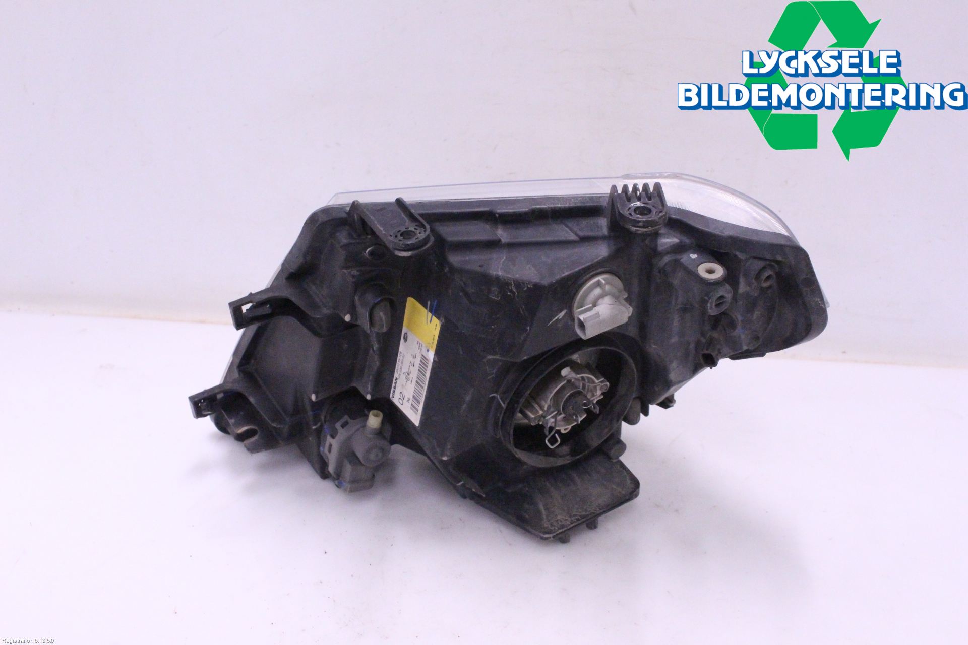 Nissan NAVARA 05-16 Strålkastare Höger
