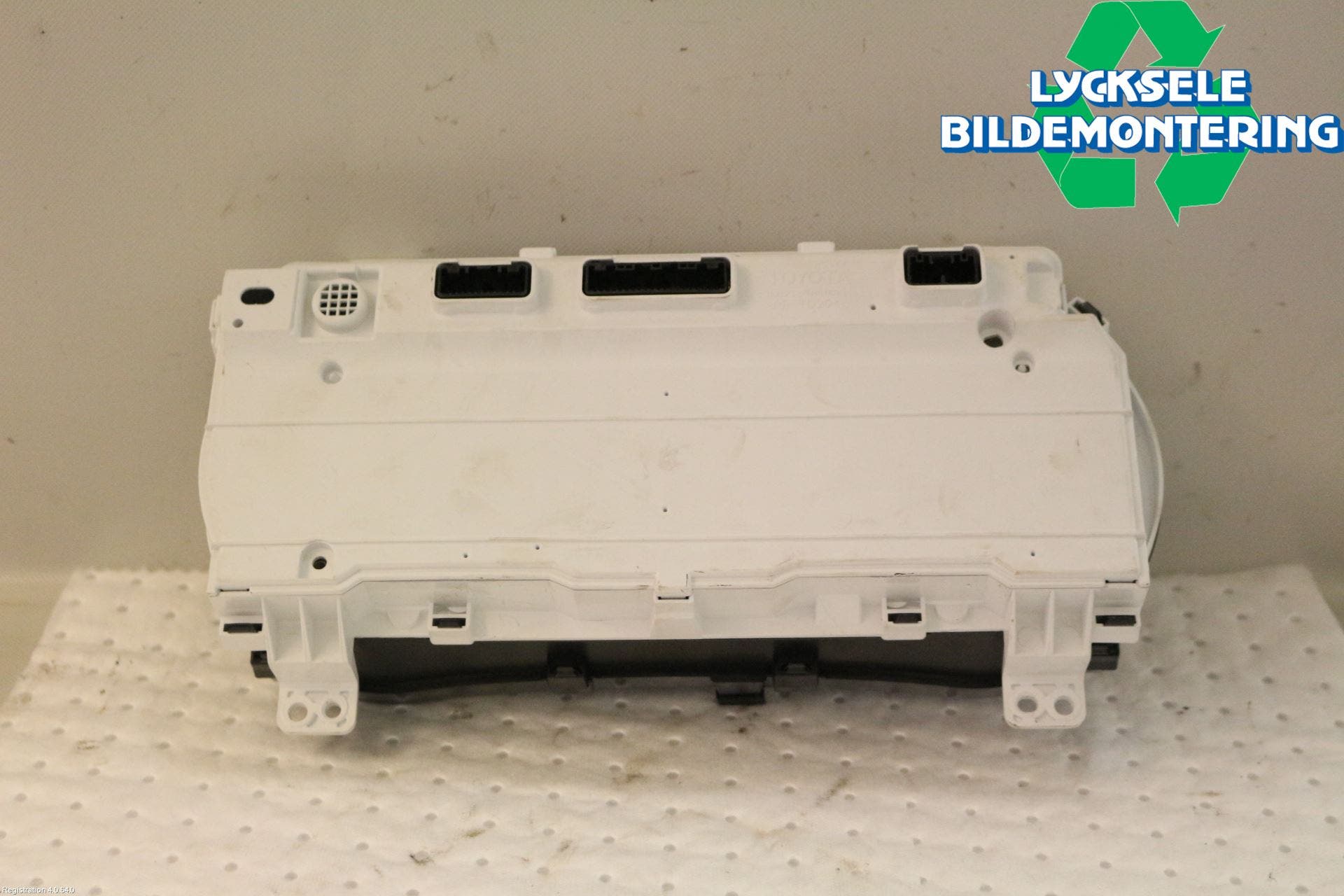 Toyota HILUX 16- Instrument Komb