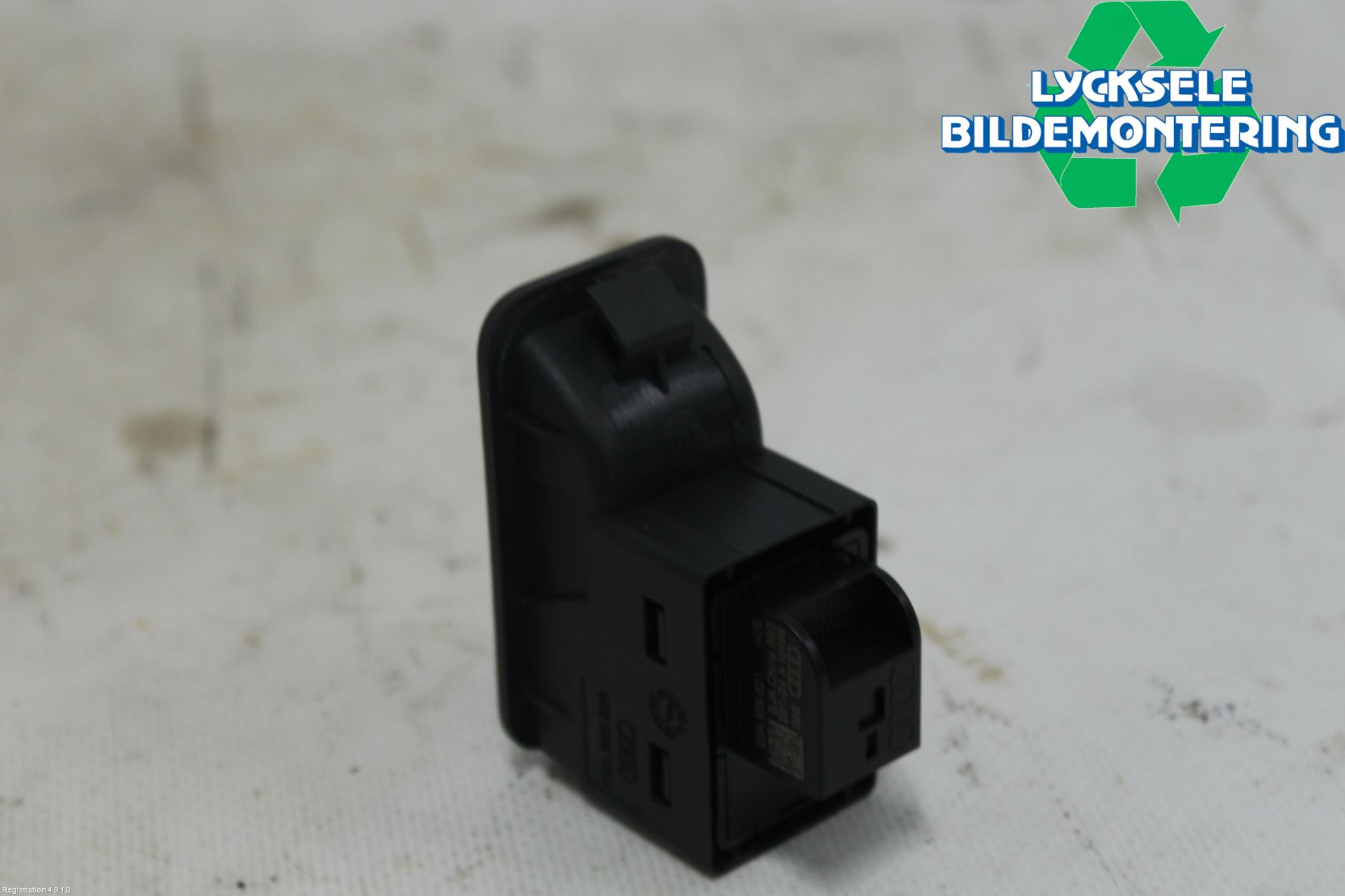 Audi Q3 F3 19- Strömställare Baklucka