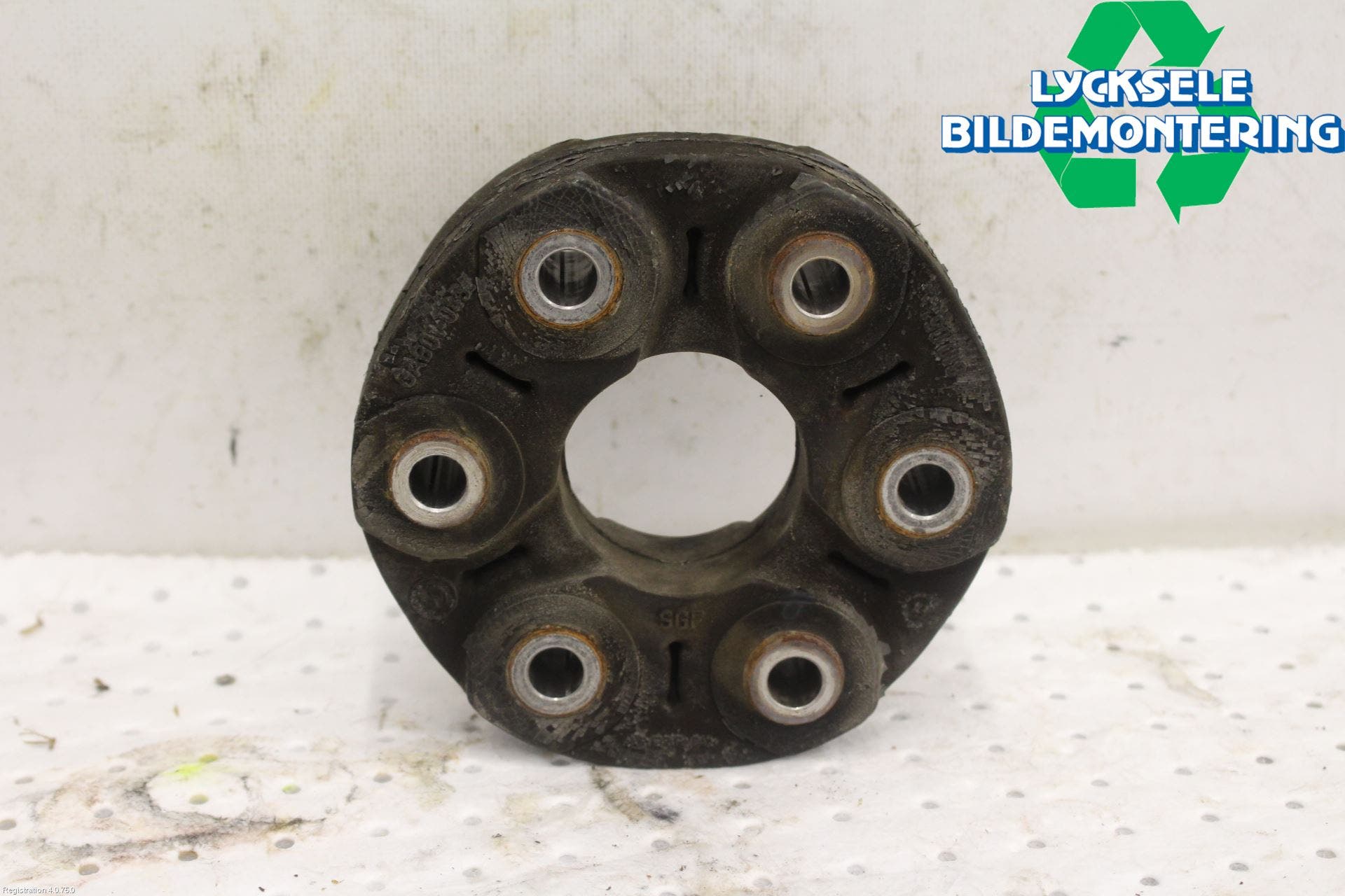 BMW 5 GT F07 09-17 Mellanaxel Gummiknut