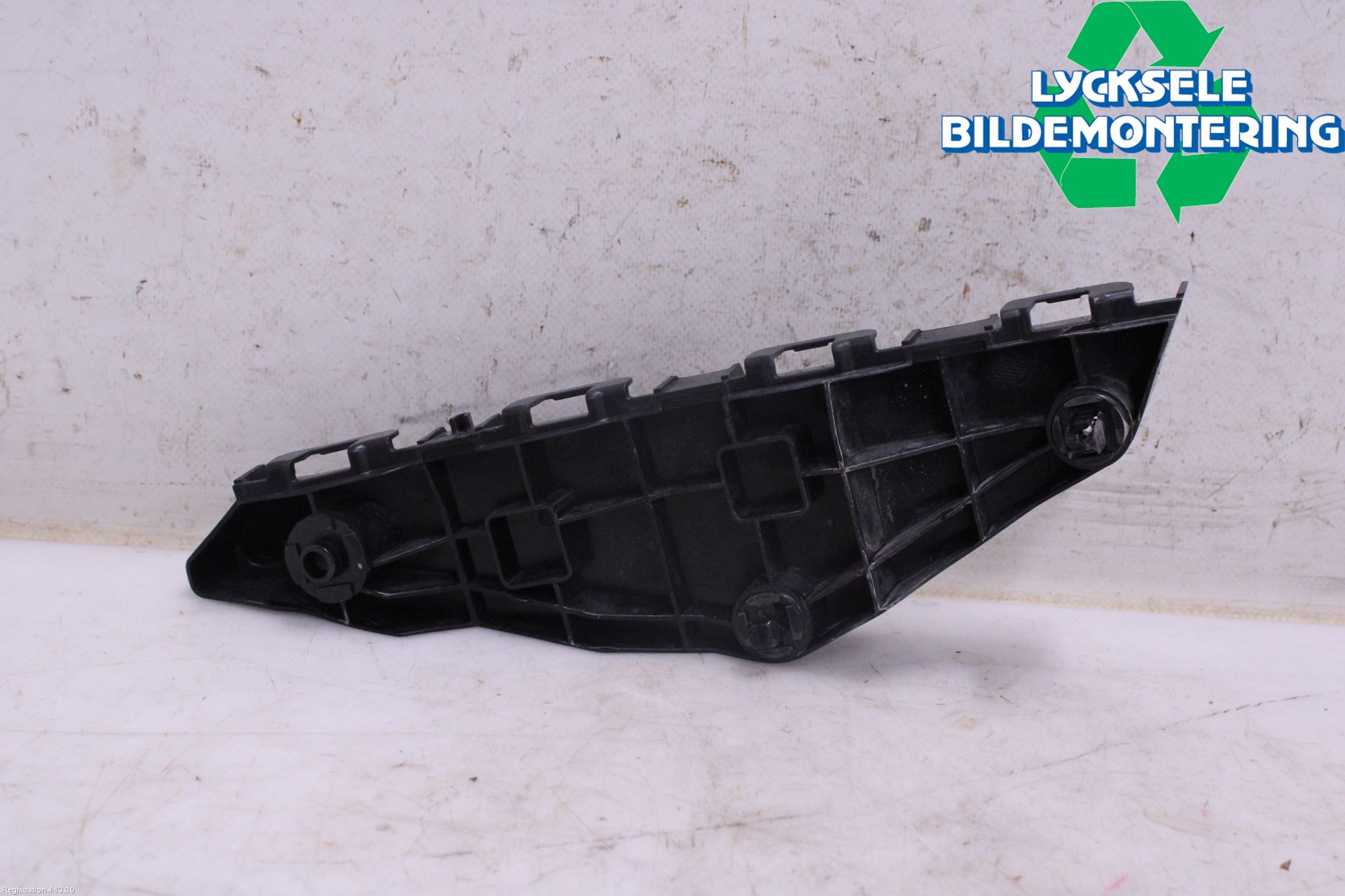 Toyota AVENSIS 16-18 Stötfångarfäste Fram Hö