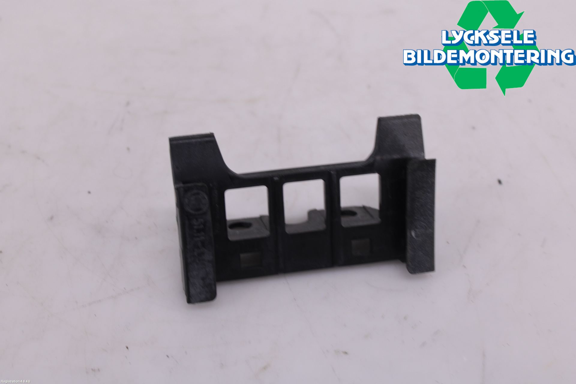 BMW 7 E38      93-01 Stötfångarfäste Bak Hö