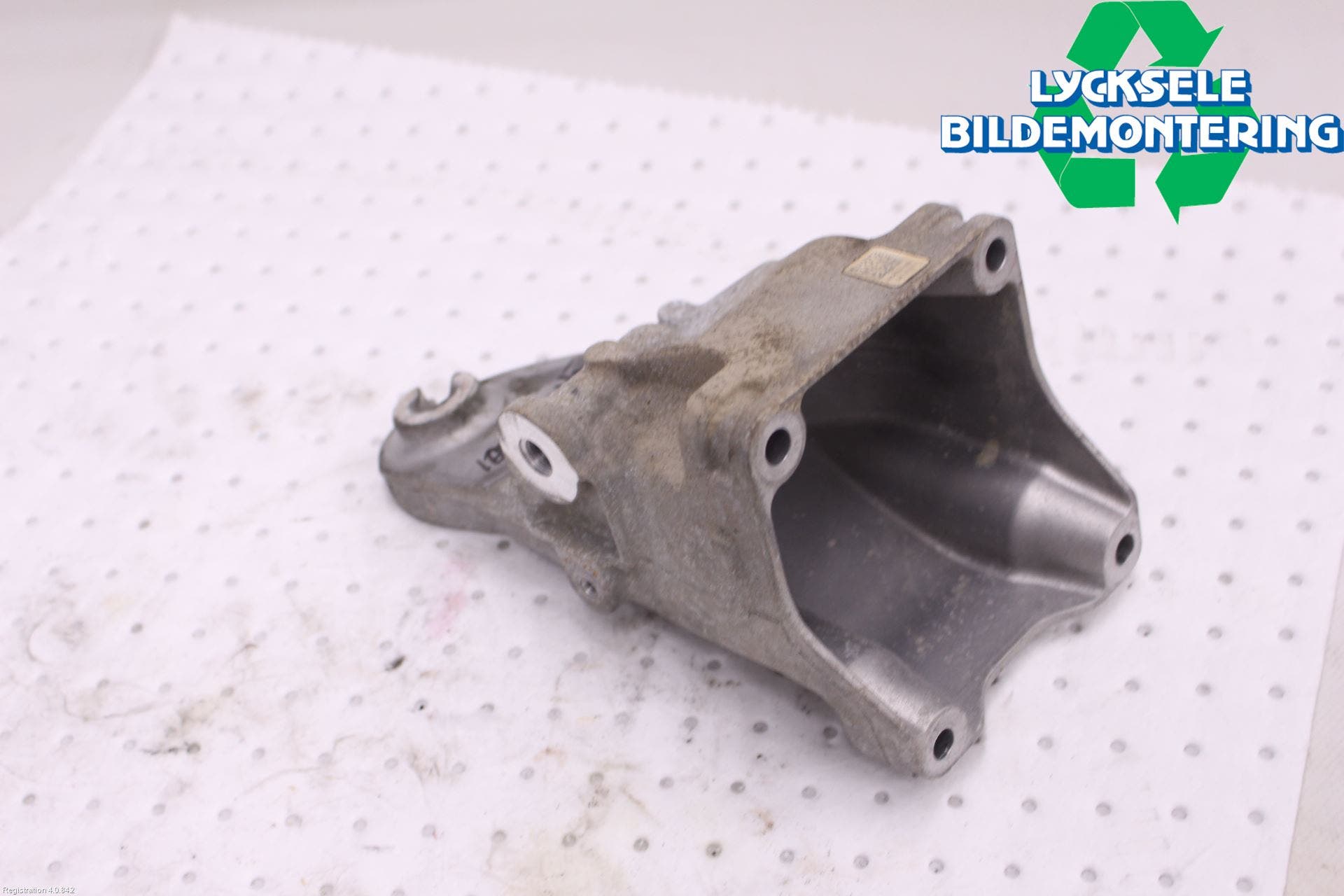 Mercedes-Benz MB E-KLASS (W213) 16-23 Motorfäste