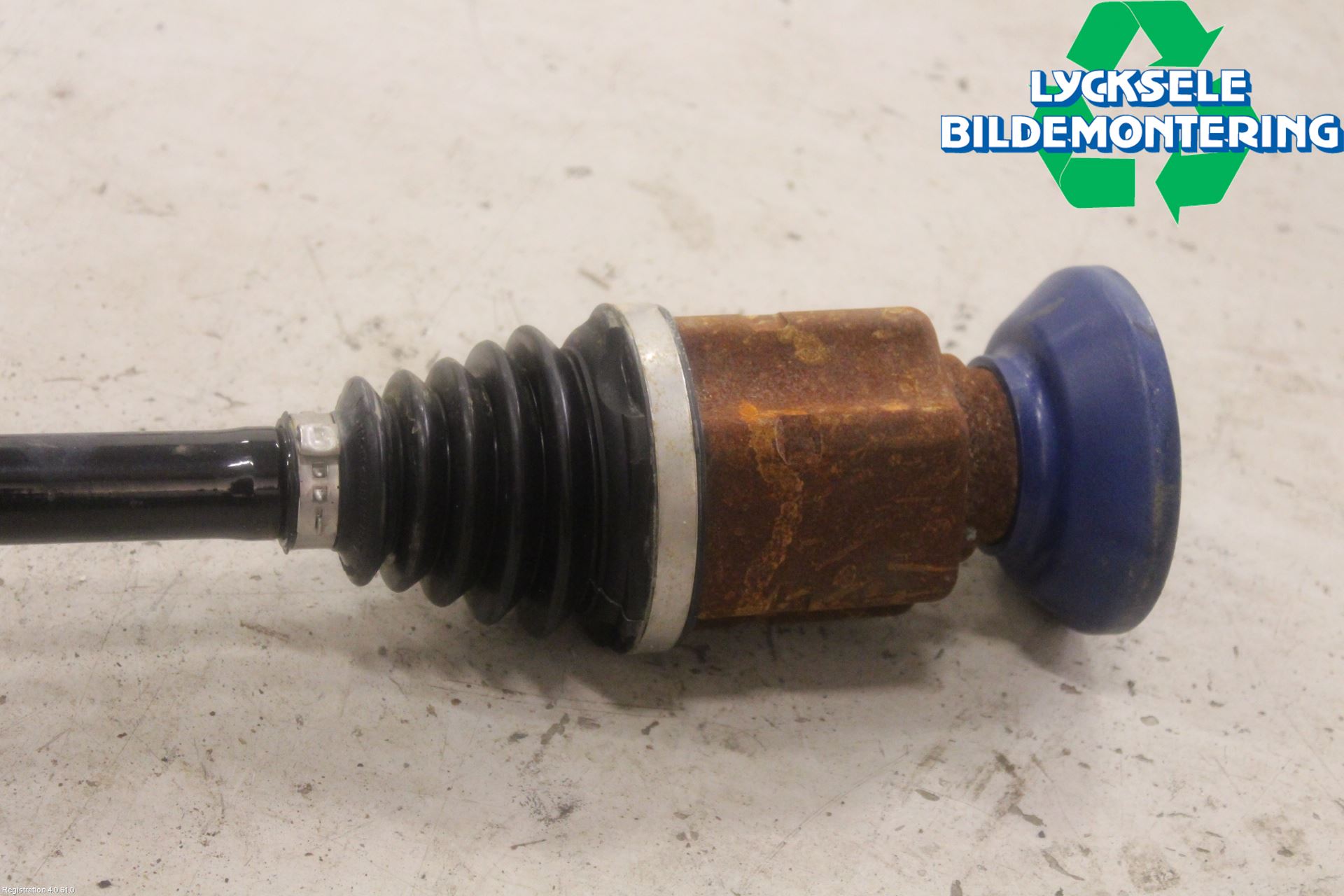 Volkswagen VW TIGUAN 16-24 Drivaxel Fram Höger