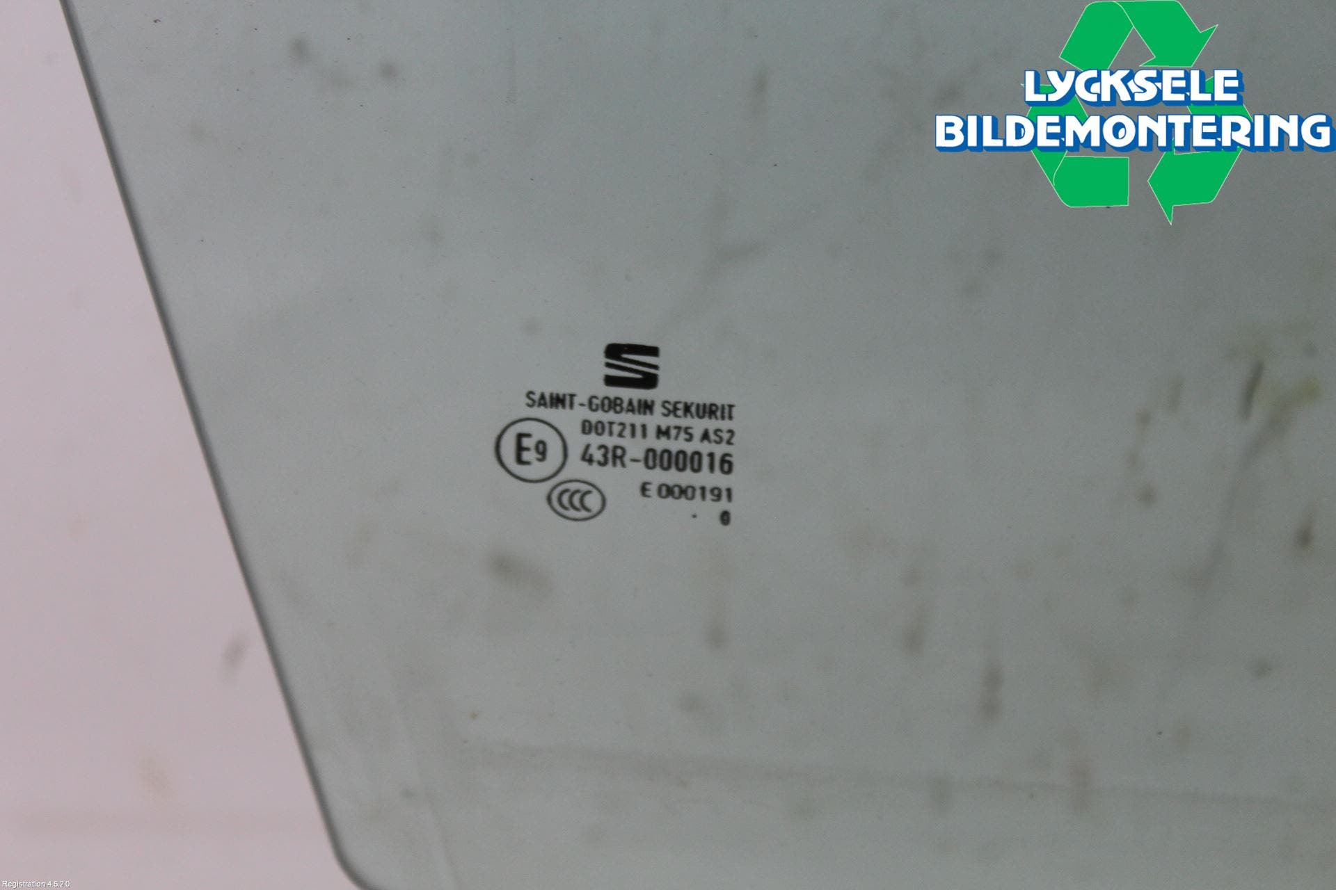 Seat ARONA Dörruta Fram Höger