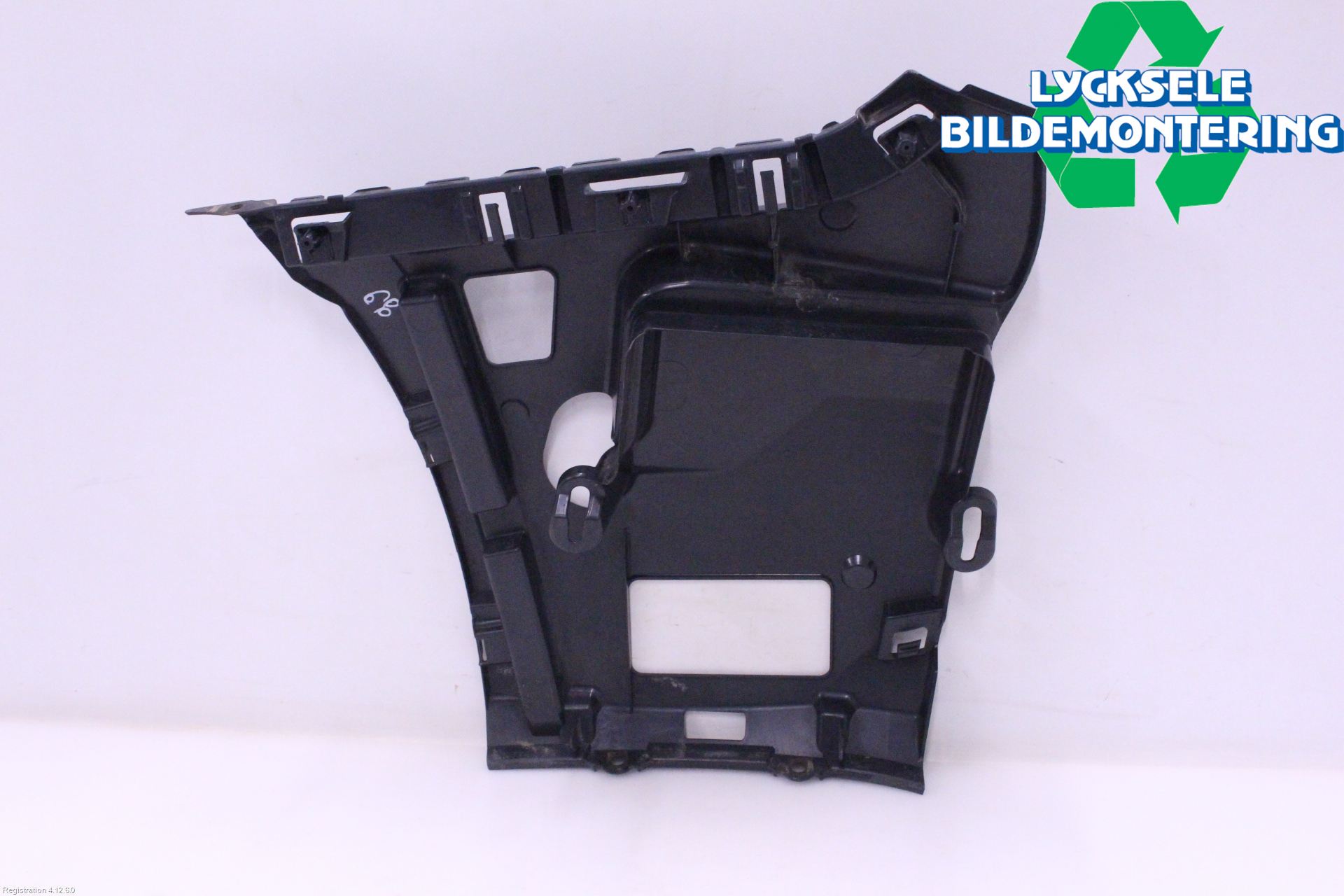 BMW 3 F30/F31/F80 12-19 Stötfångarfäste Bak Hö