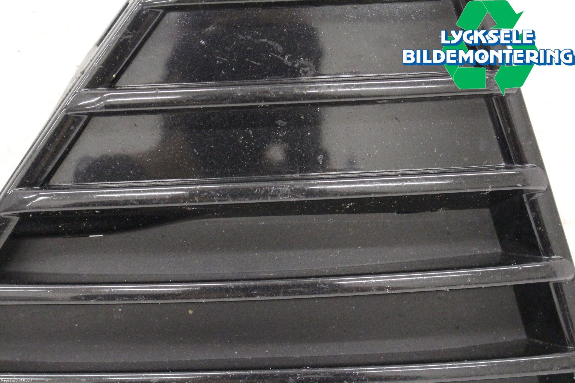 Ford FOCUS 11-14 Stötfångardel Fram Hö