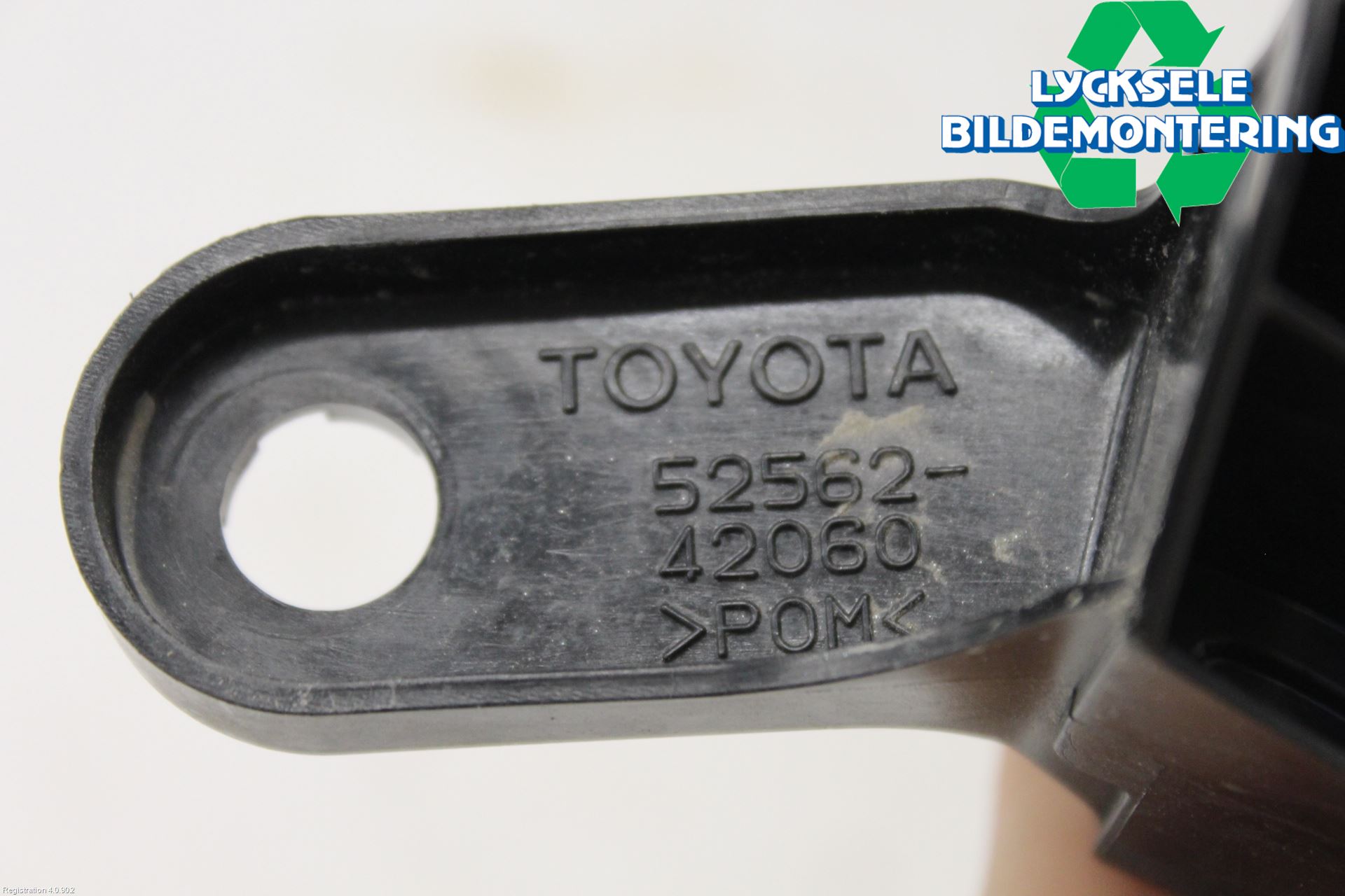 Toyota RAV4 19- Stötfångarfäste Bak Hö