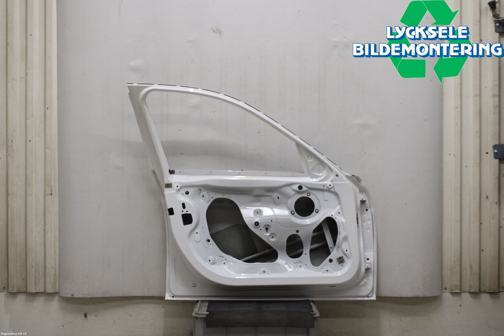 BMW 3 F30/F31/F80 12-19 Dörr Fram Vänster