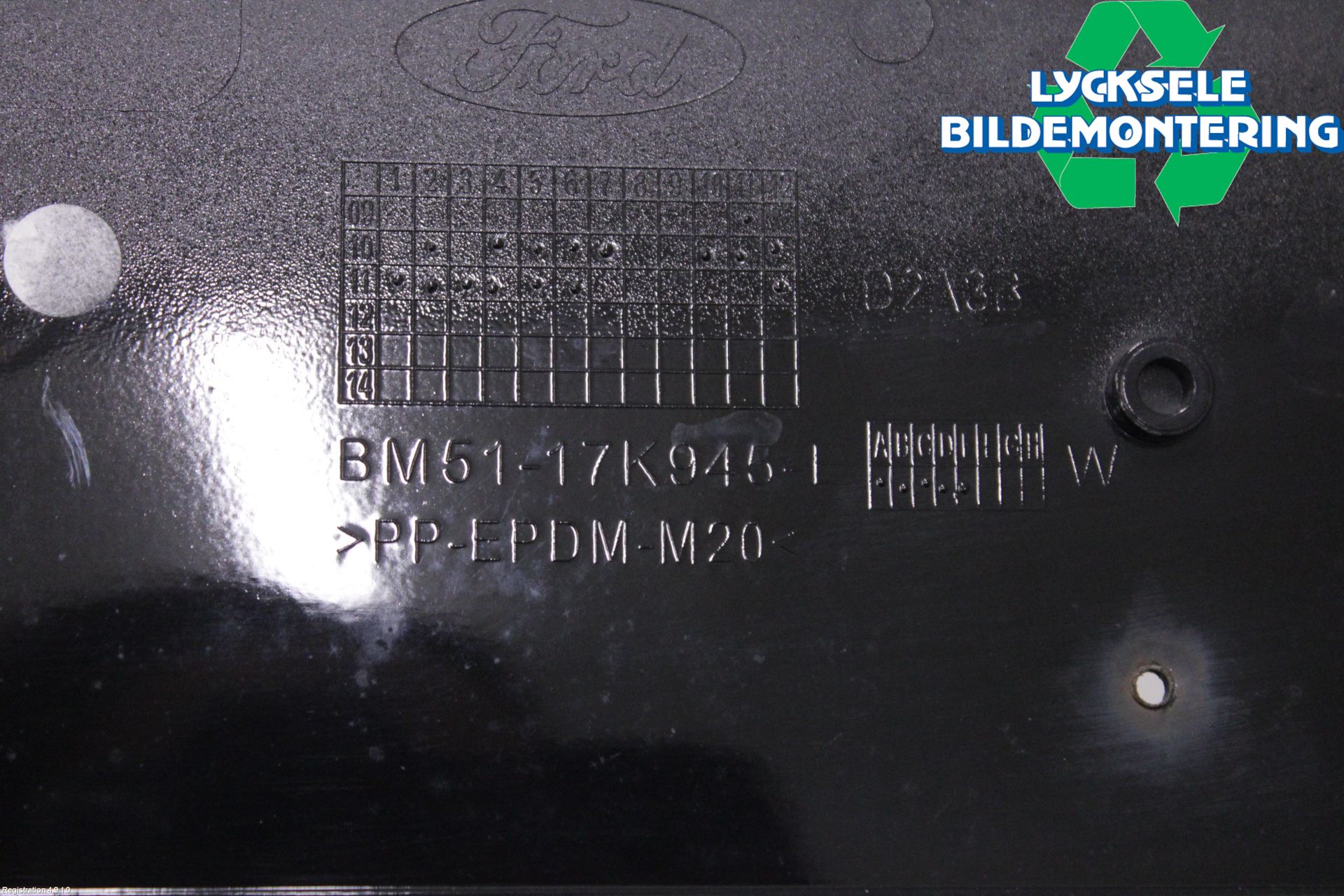 Ford FOCUS 11-14 Grilldel Mitt