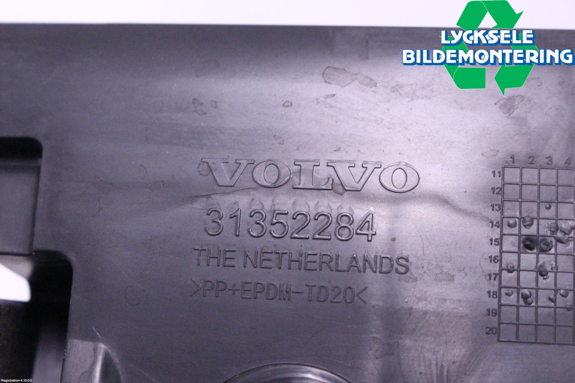 Volvo V60 CROSS COUNTRY 16-18 Stötfångarfäste Bak Vä