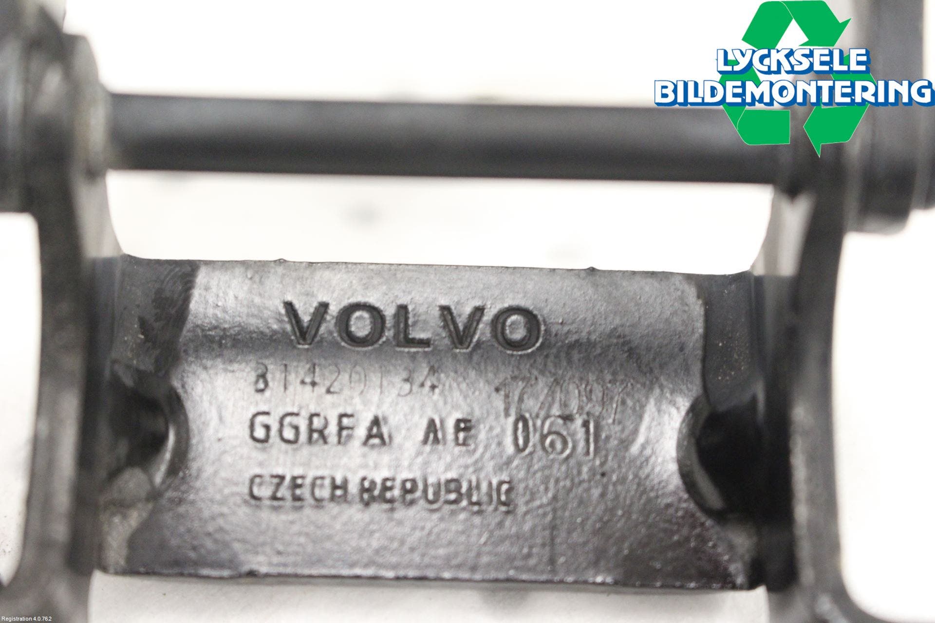 Volvo V90 17->> Bakluckegångjärn Hö