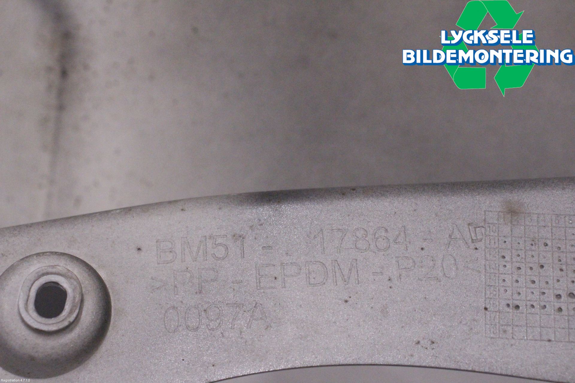 Ford FOCUS 15-18 Stötfångardel Bak Hö