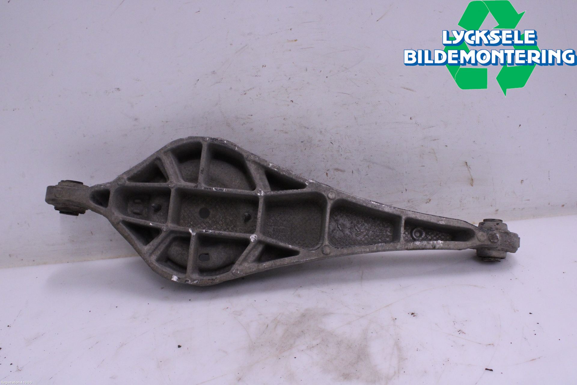 Volvo XC70 14-16 Bärarm Bak Vänster