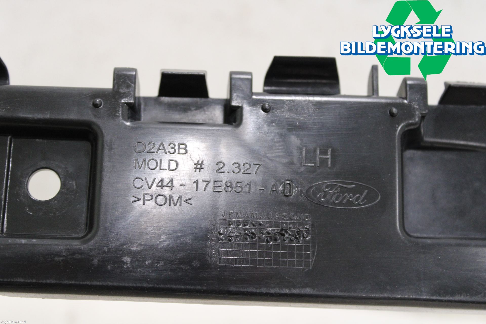 Ford KUGA 13-16 Stötfångarfäste Bak Vä