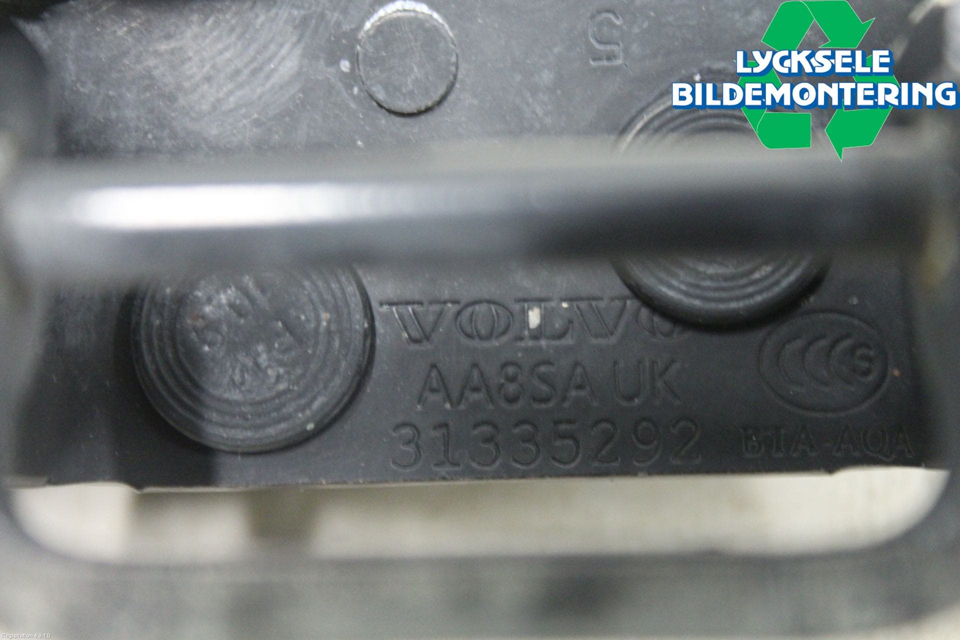 Volvo XC60 14-17 Bakluckegångjärn Vä