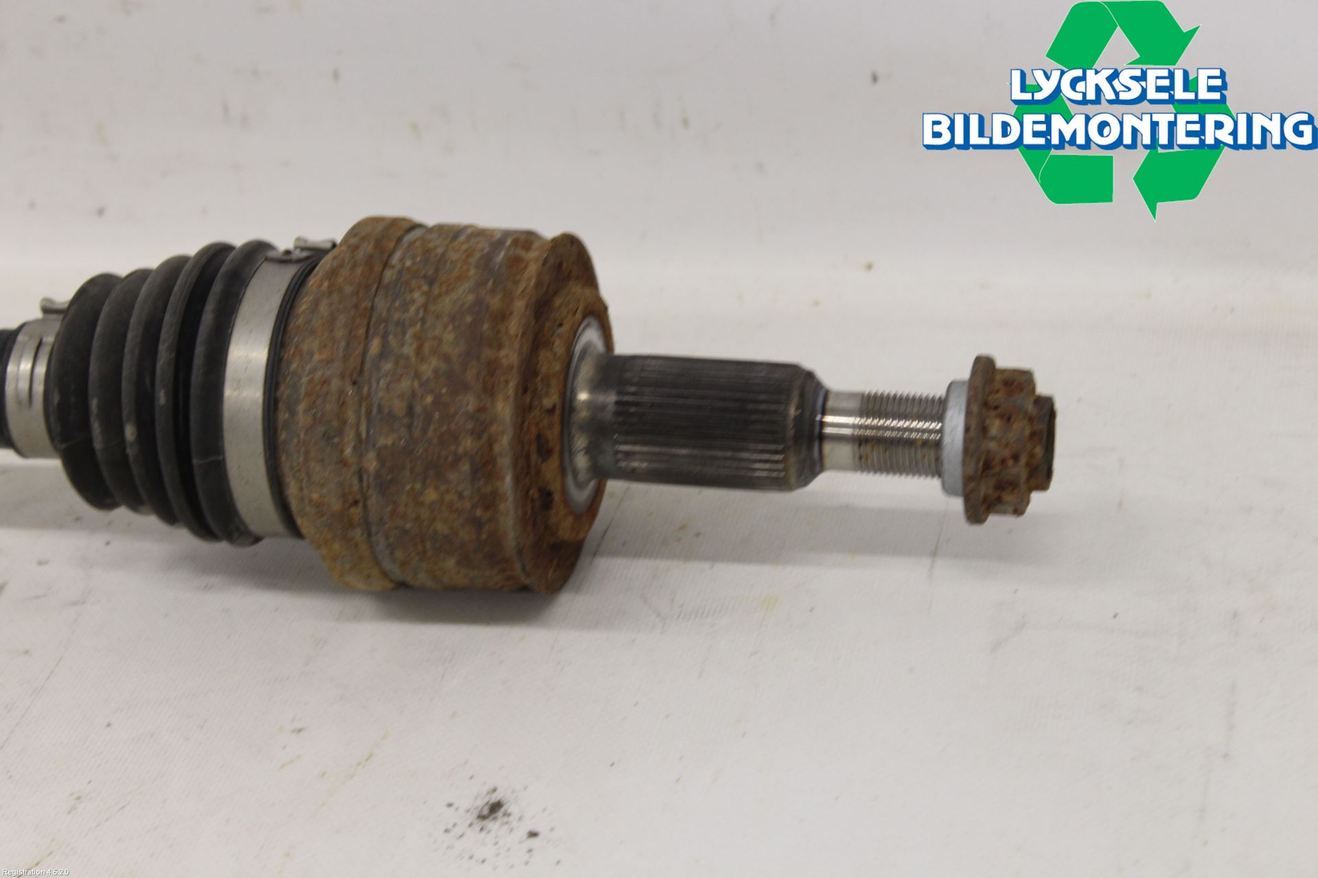 Volkswagen VW TRANSP/CARAVELLE (T6) 16-22 Drivaxel Bak Höger