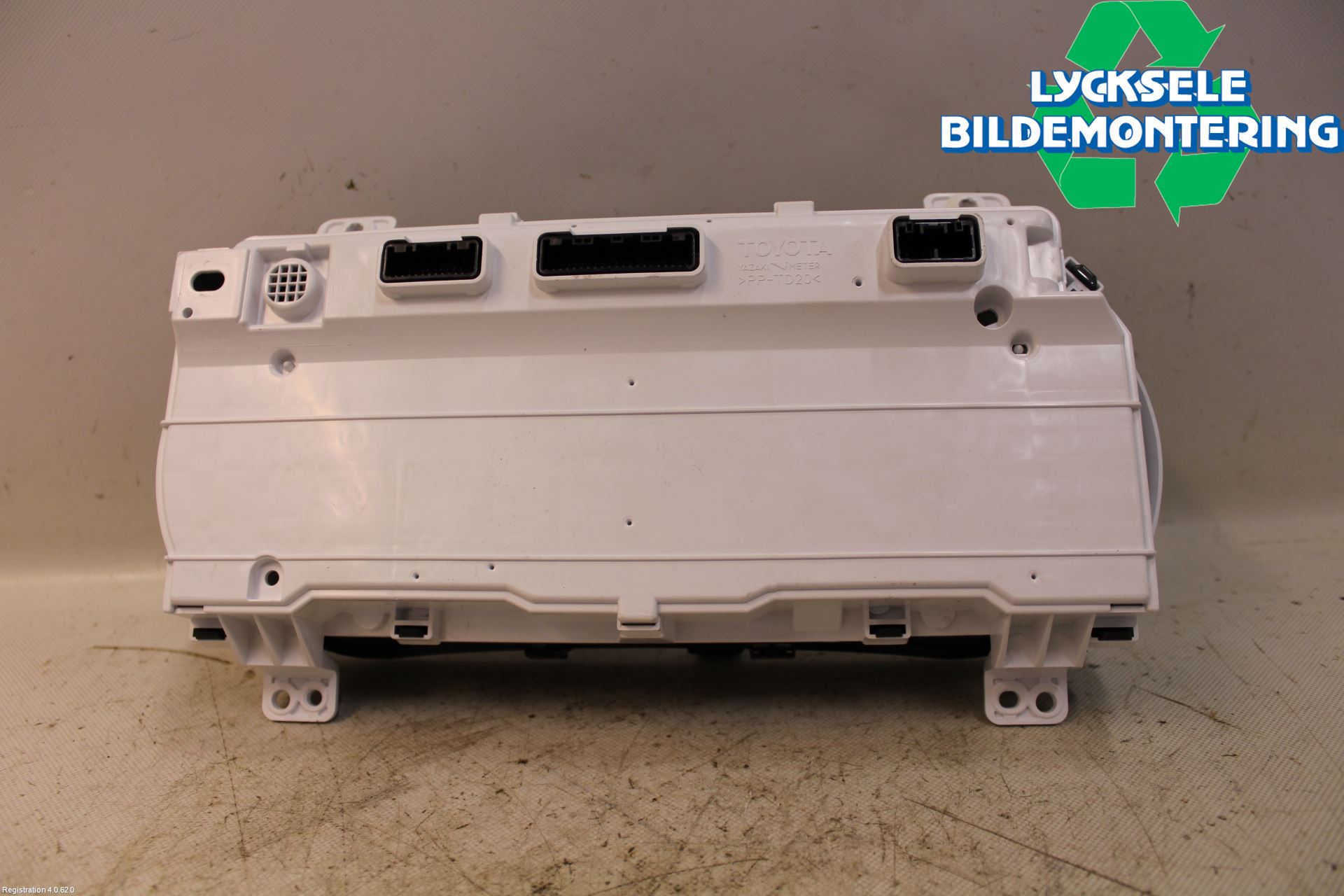 Toyota HILUX 16- Instrument Komb