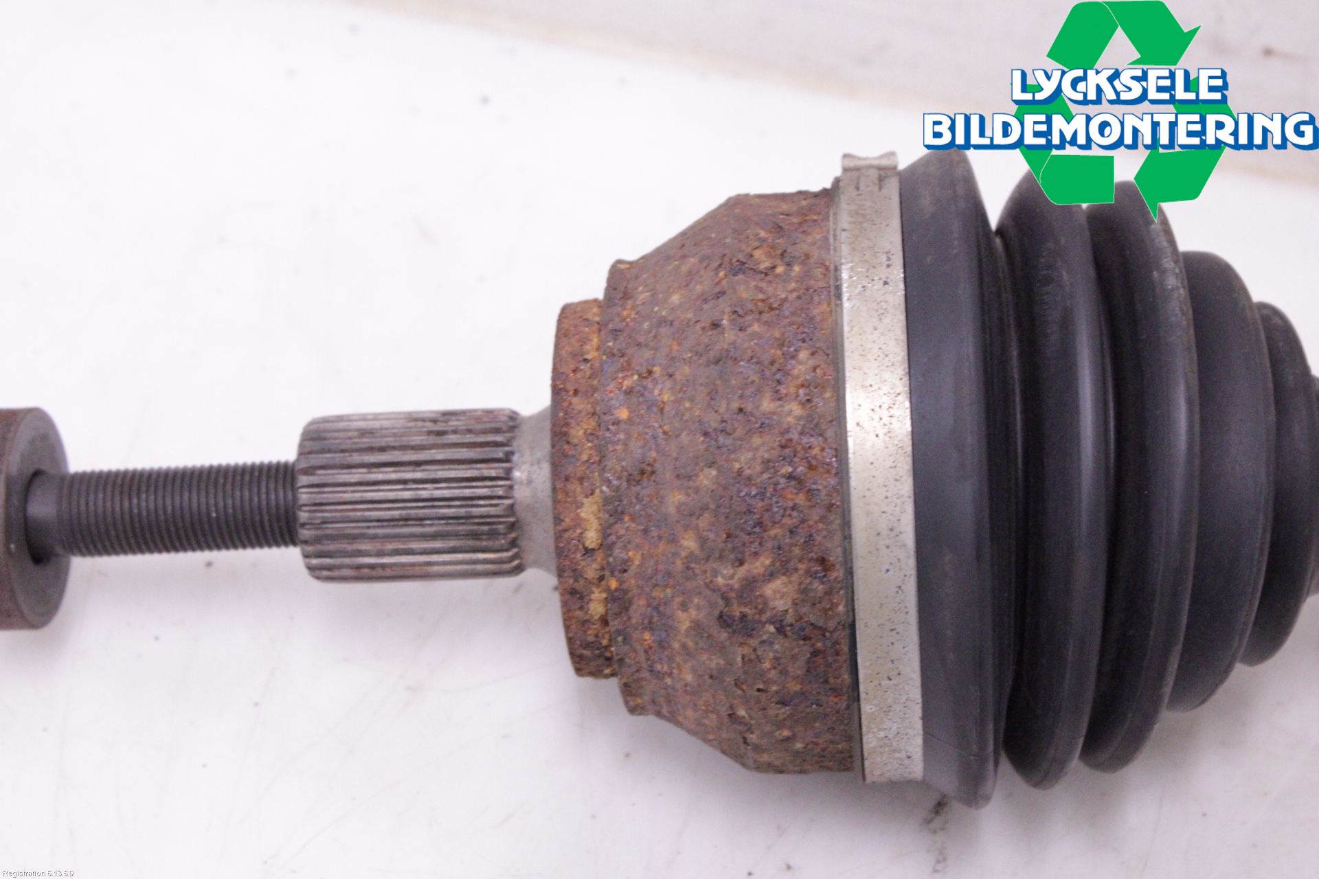 Volkswagen VW AMAROK 2H 10-22 Drivaxel Fram Höger