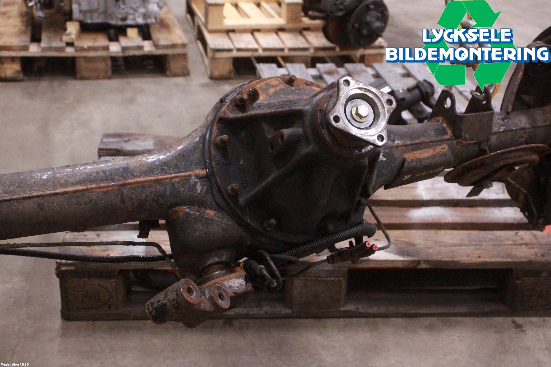 Landrover DEFENDER (L316) 87-06 Bakaxel