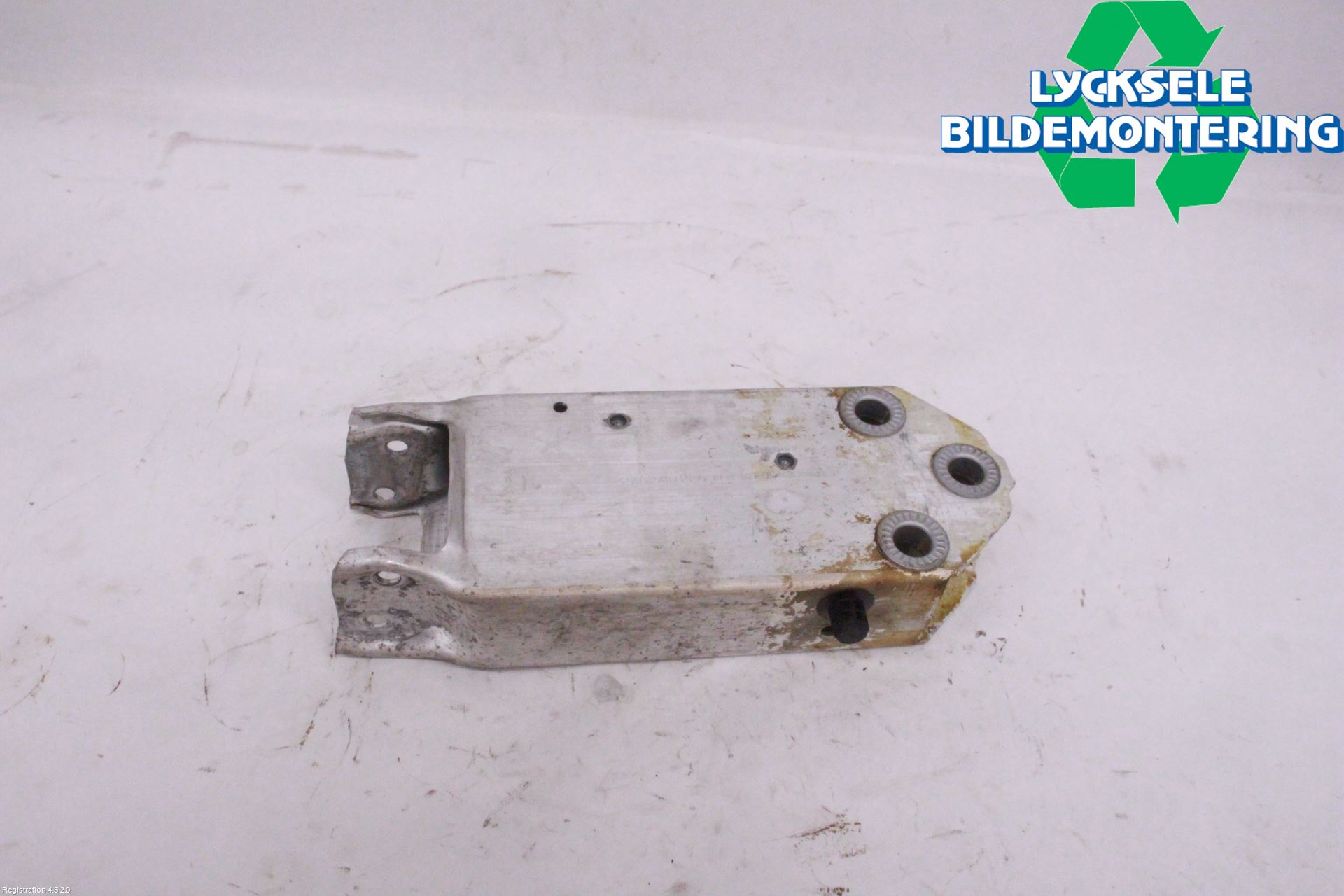 BMW 5 F10/F11/F18 09-17 Stötfångarbärjärn Fram