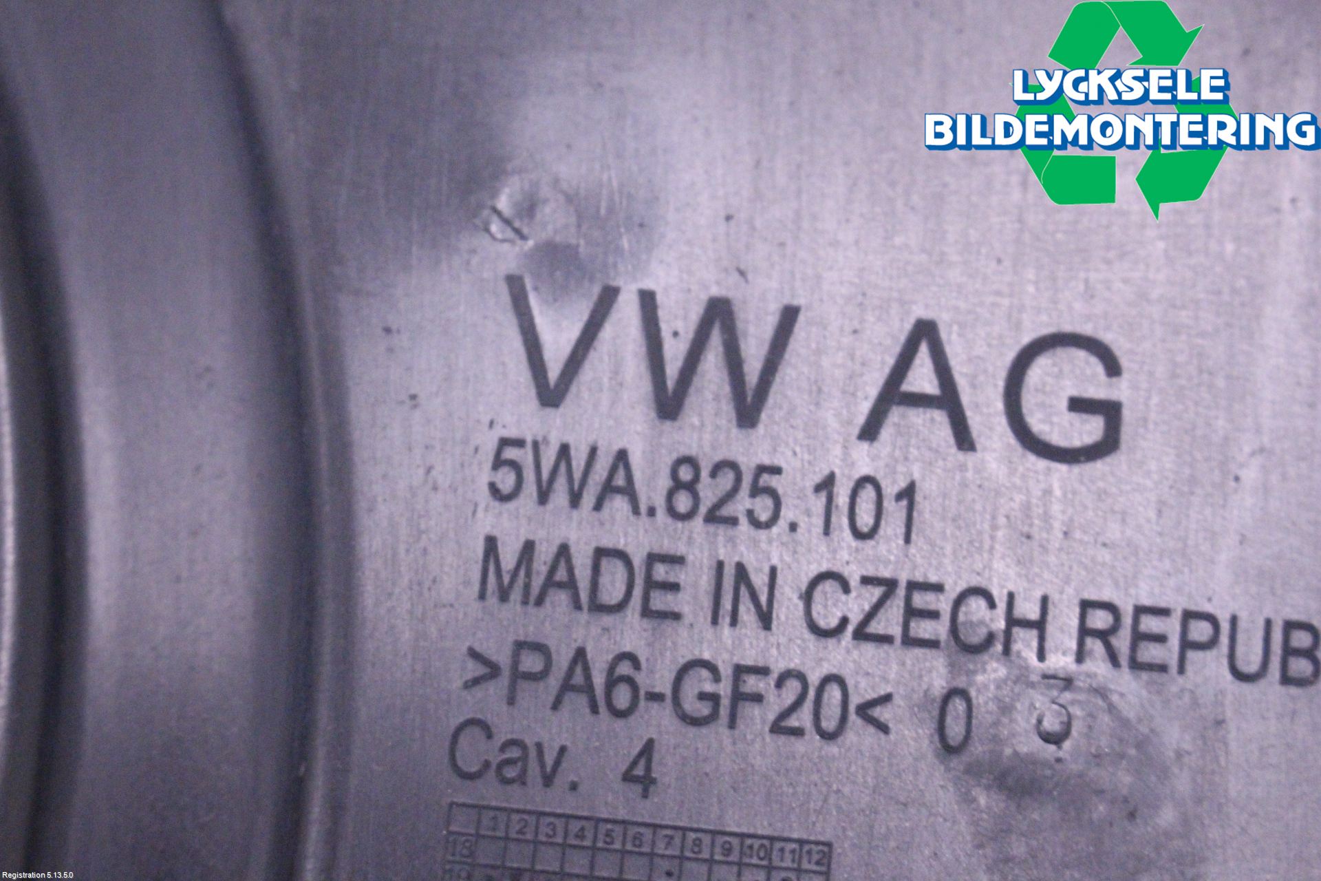 Volkswagen VW GOLF / E-GOLF VIII 20- Hasplåt Plåt-Plast