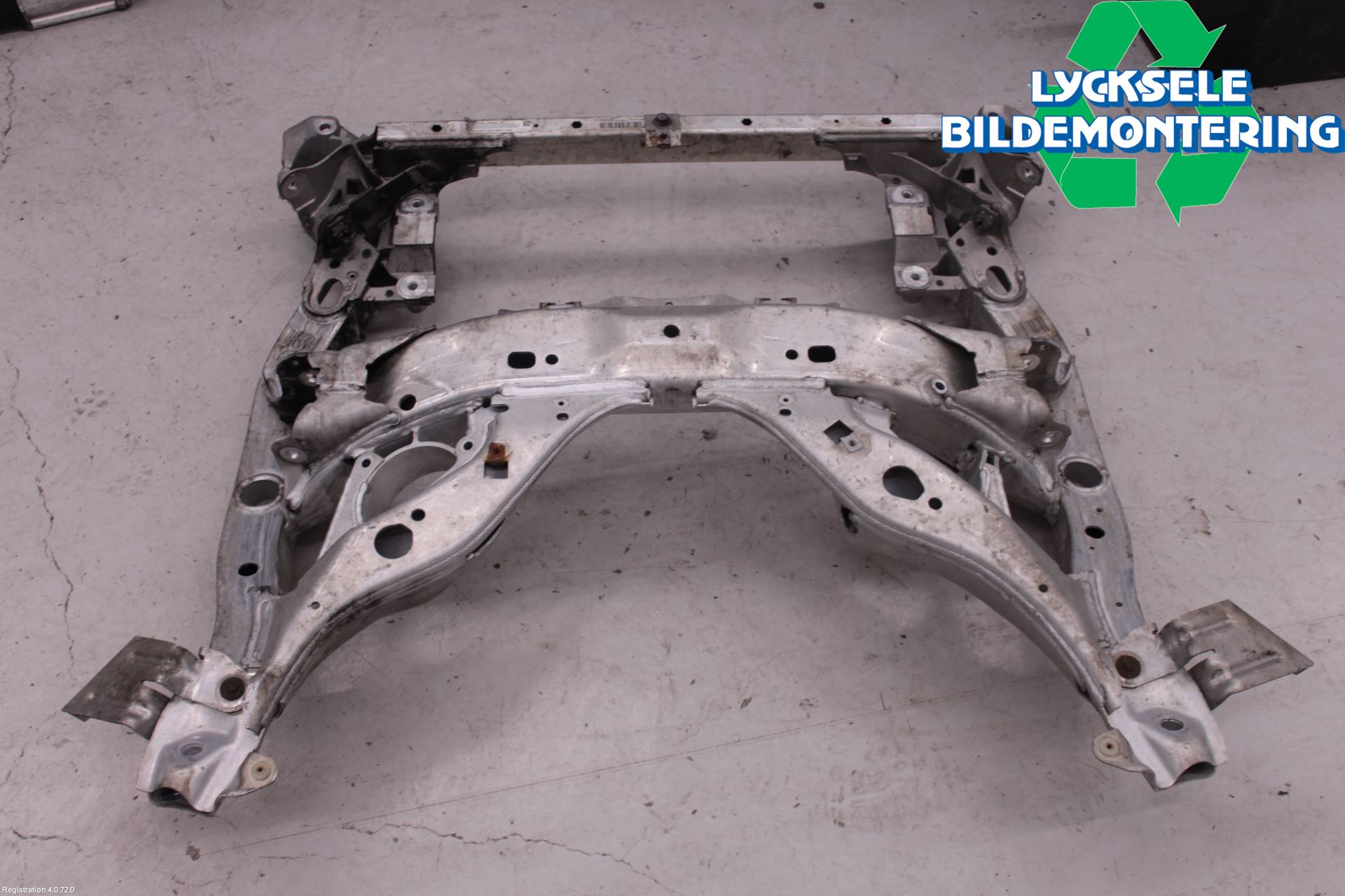BMW 5 F10/F11/F18 09-17 Framvagnsbalk