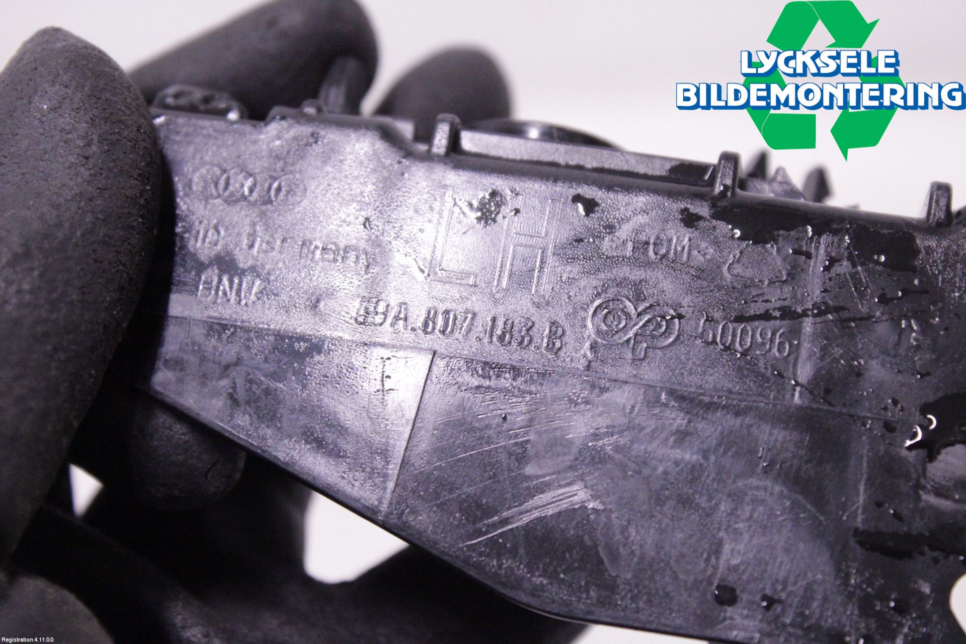 Audi Q4 E-TRON FZ 22- Skärmfäste Fram Vä