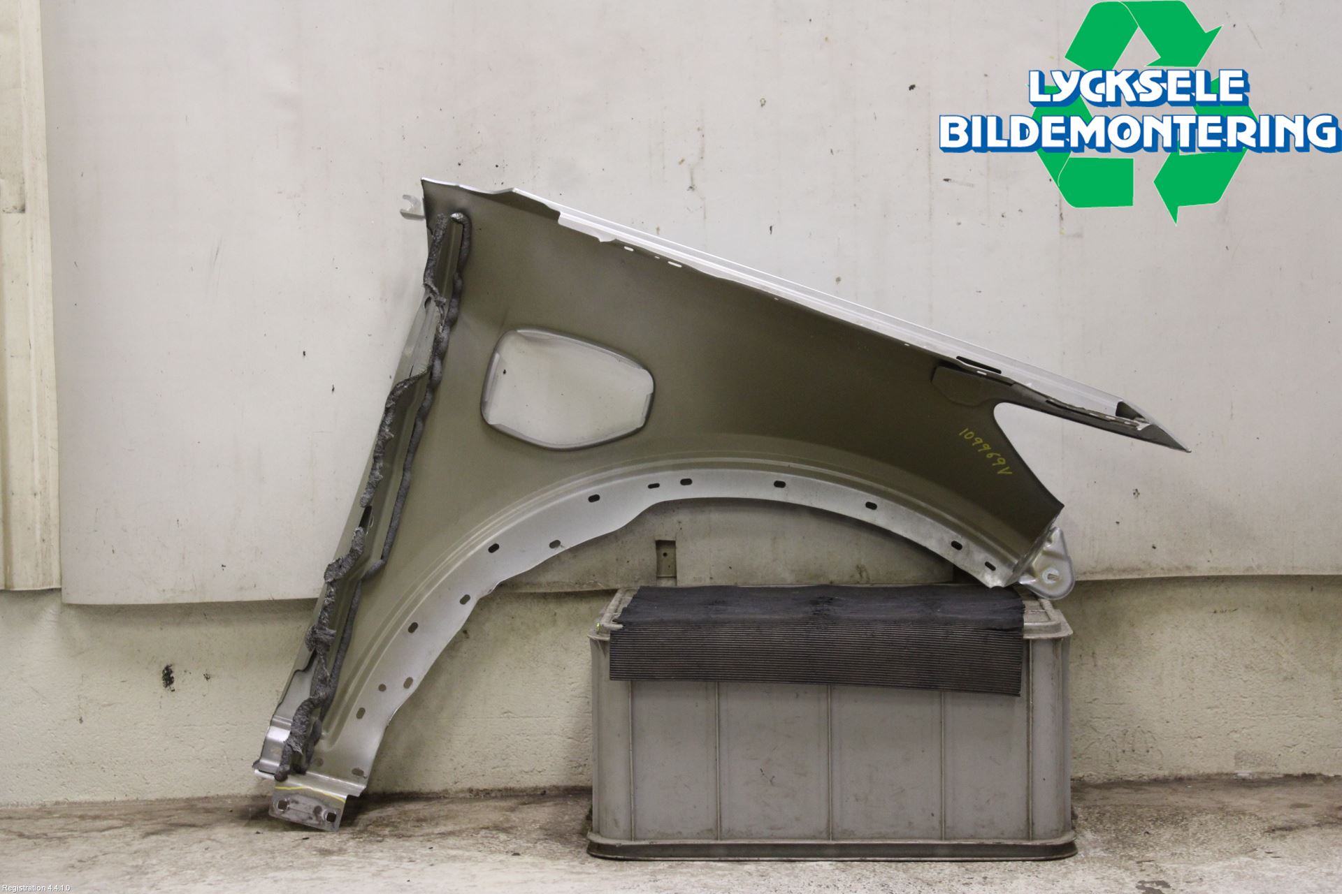 Ford EXPLORER 93-23 Skärm Fram Vänster