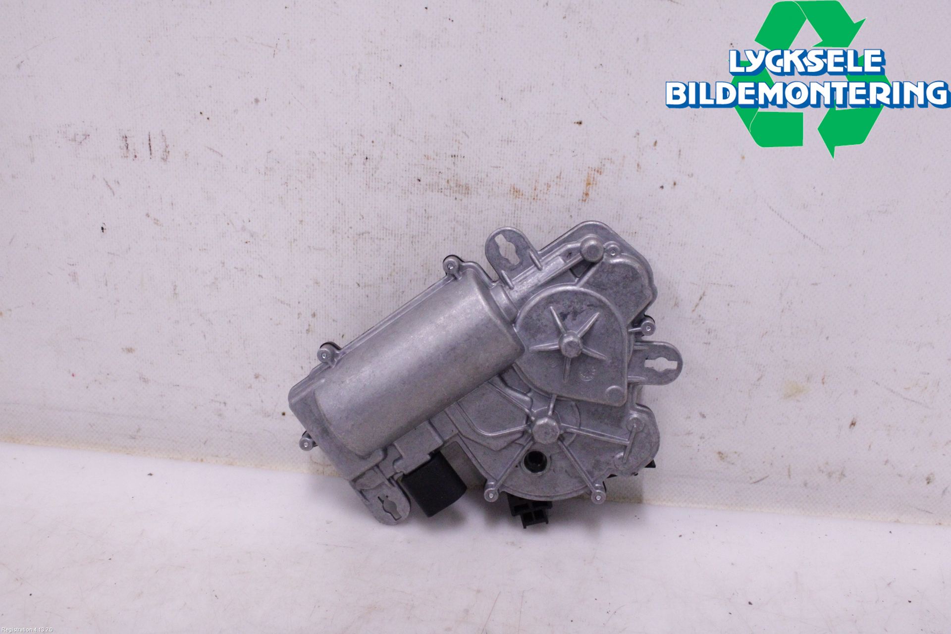 Volkswagen VW PASSAT 15-19 Bakluckeöppnare Automatisk