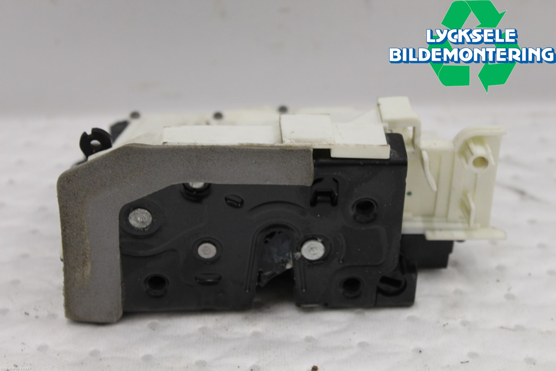 Audi A6 F2/C8 19- Låskista-Dörrlås