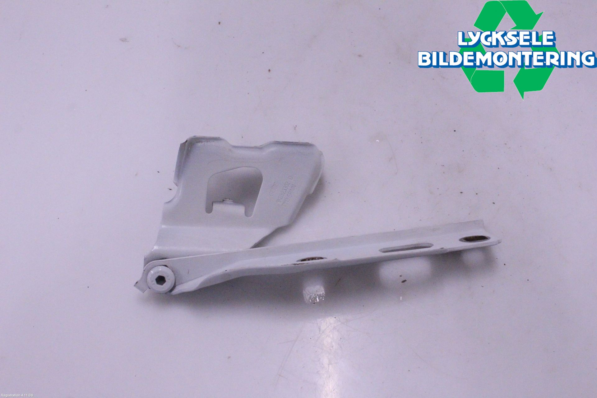 Audi A4 12-15 Huvgångjärn