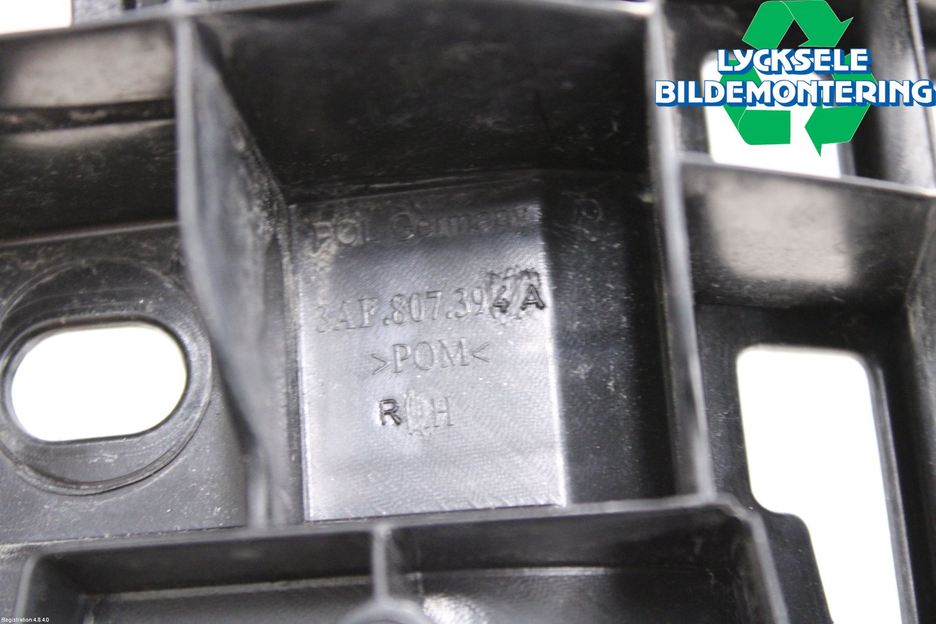 Volkswagen VW PASSAT 11-14 Stötfångarfäste Bak Hö