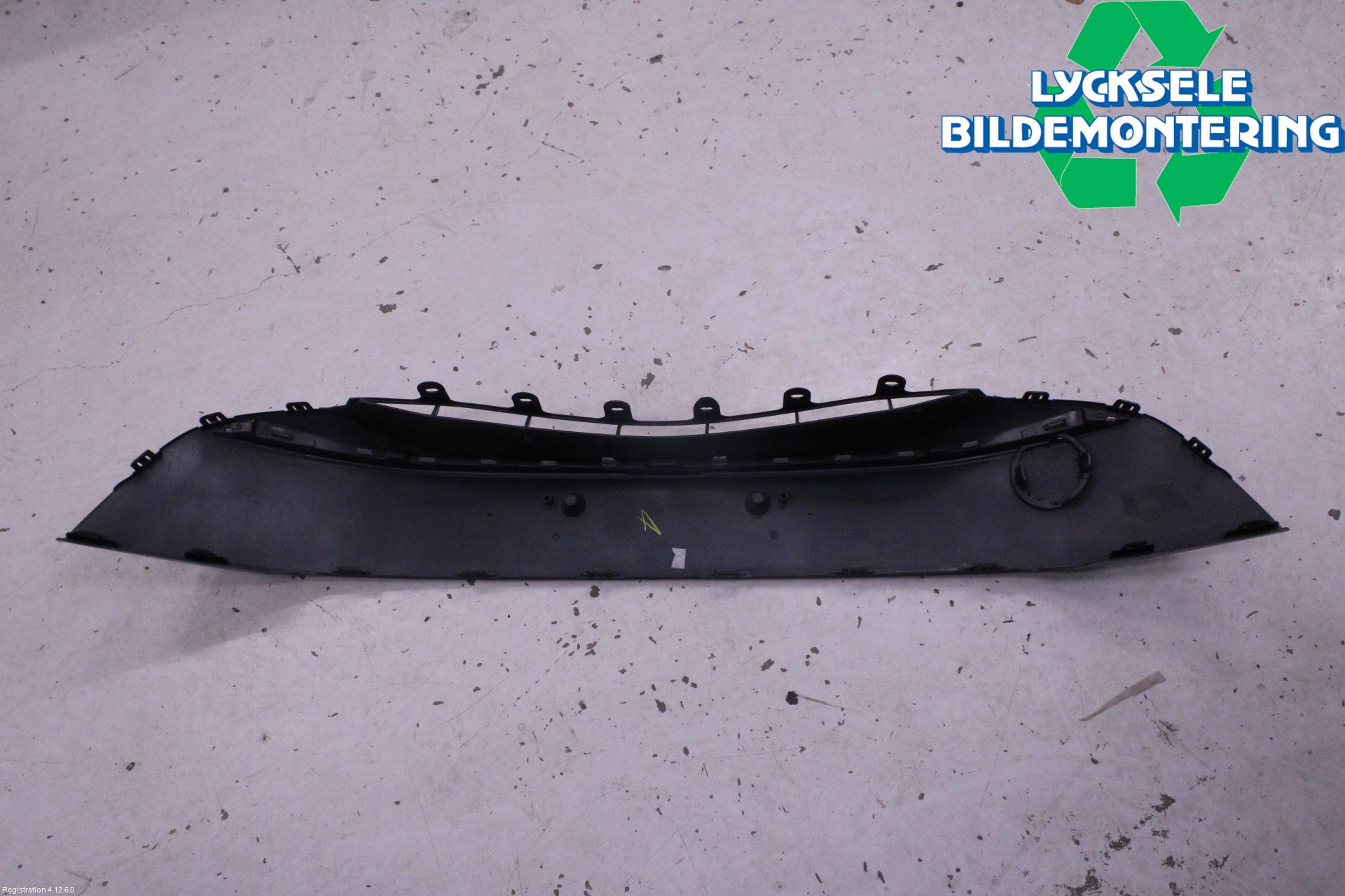 Toyota AVENSIS 16-18 Stötfångardel Fram Mitt