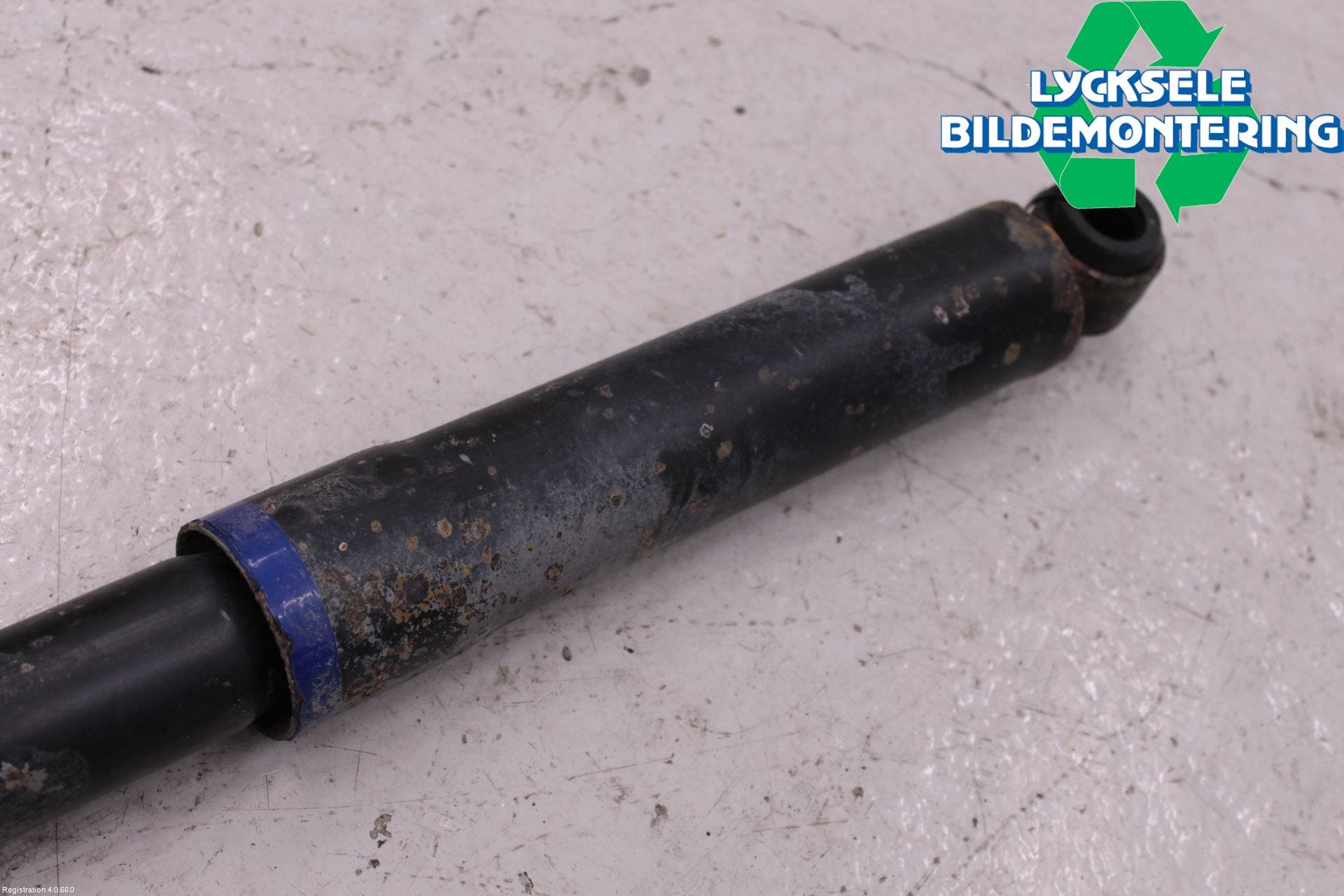 Toyota HILUX 16- Stötdämpare Bak