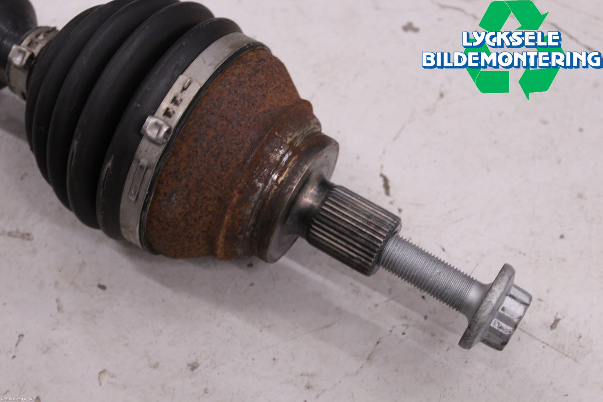 Volkswagen VW PASSAT 20-24 Drivaxel Fram Höger