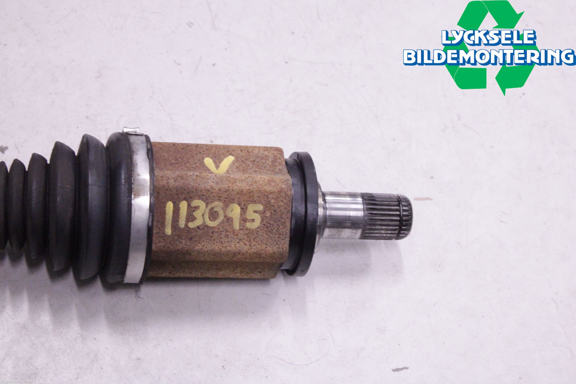 BMW 3 F30/F31/F80 12-19 Drivaxel Fram Vänster