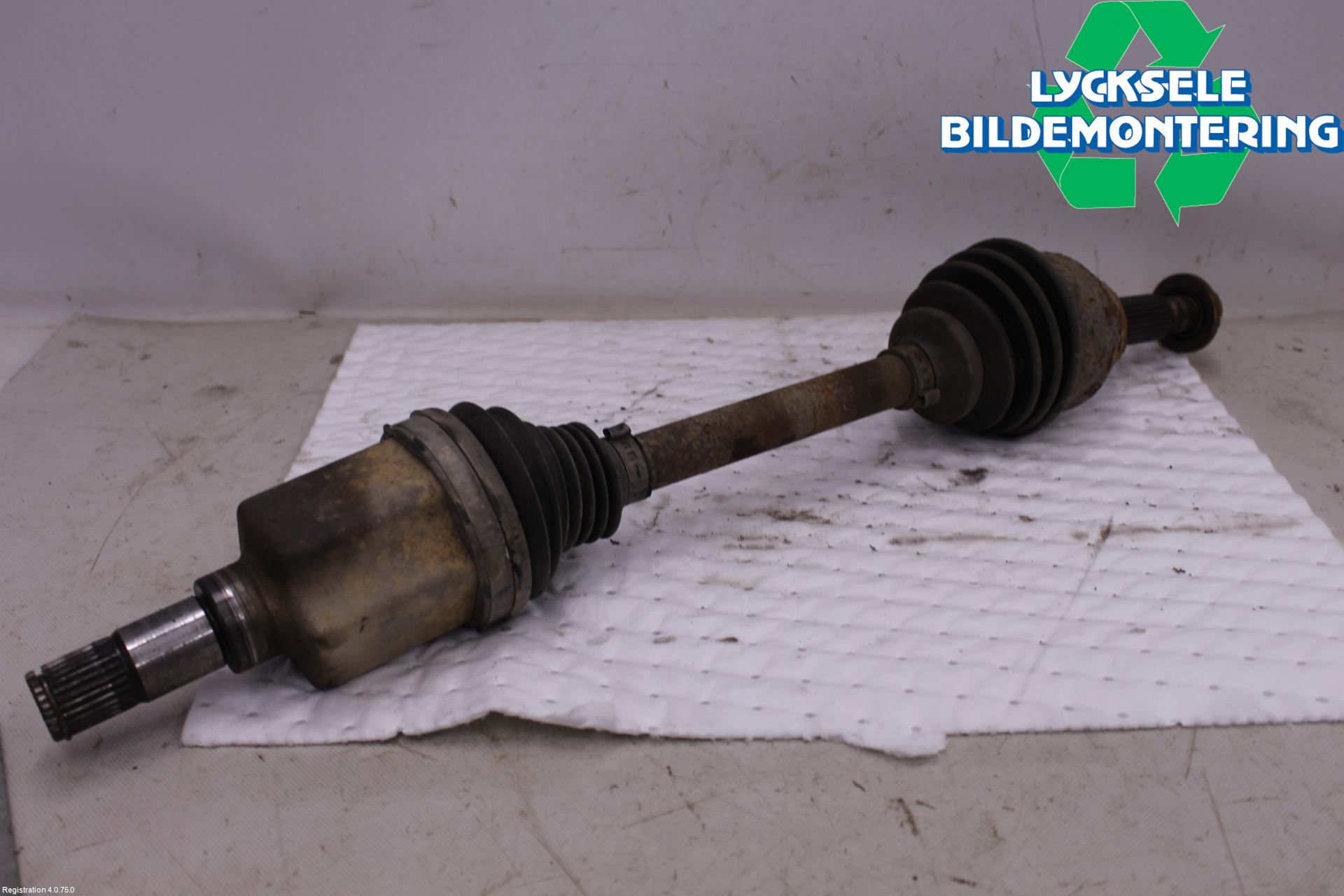 Ford TRANSIT CONNECT 09-13 Drivaxel Fram Vänster