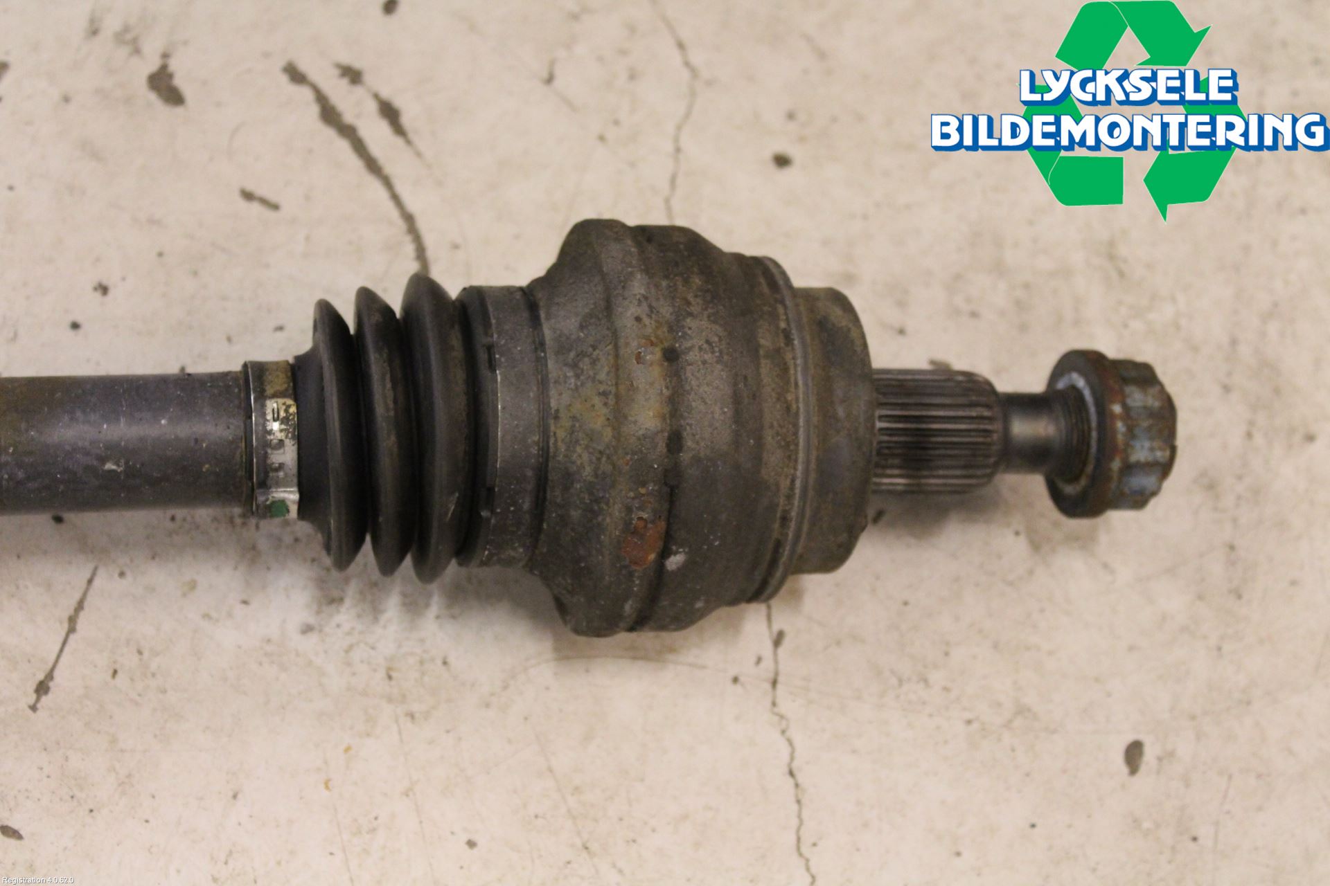 Mercedes-Benz MB ML/GLE-KLASS (W166) 12-18 Drivaxel Bak Vänster