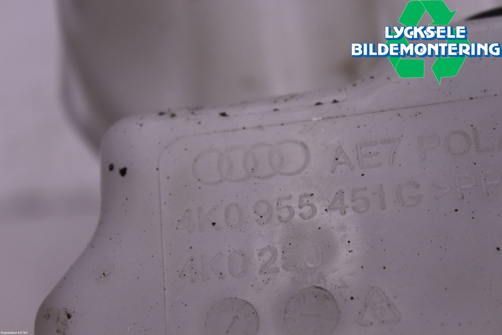 Audi A6 F2/C8 19- Spolartank Vindruta-Strål