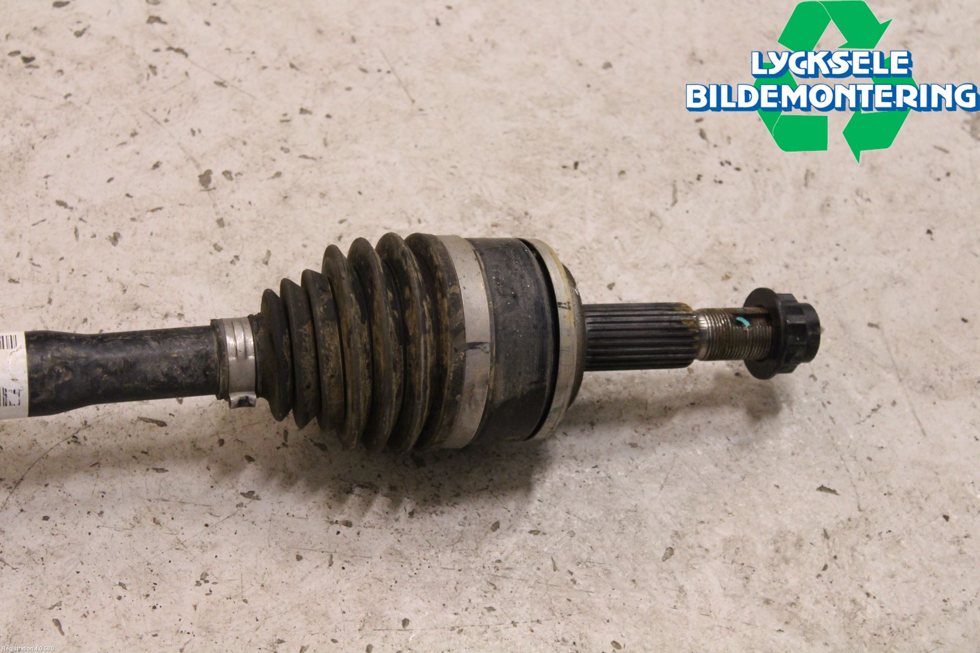 Toyota C-HR 16-23 Drivaxel Fram Höger
