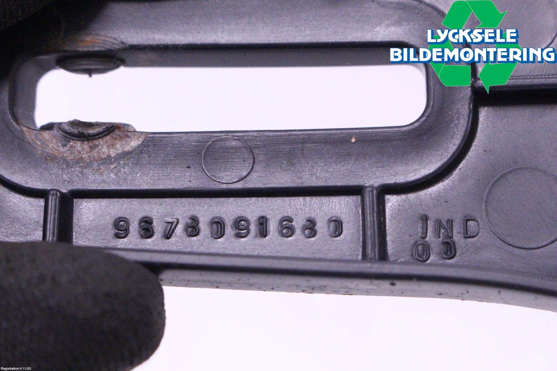 Peugeot 2008 13-20 Skärmfäste Fram Vä